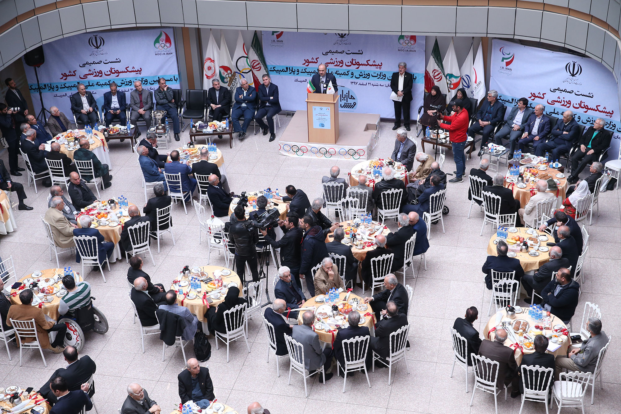 نشست صمیمی پبشکسوتان ورزشی کشور با مسئولین وزارت ورزش و کمیته ملی المپیک و پارالمپیک 19