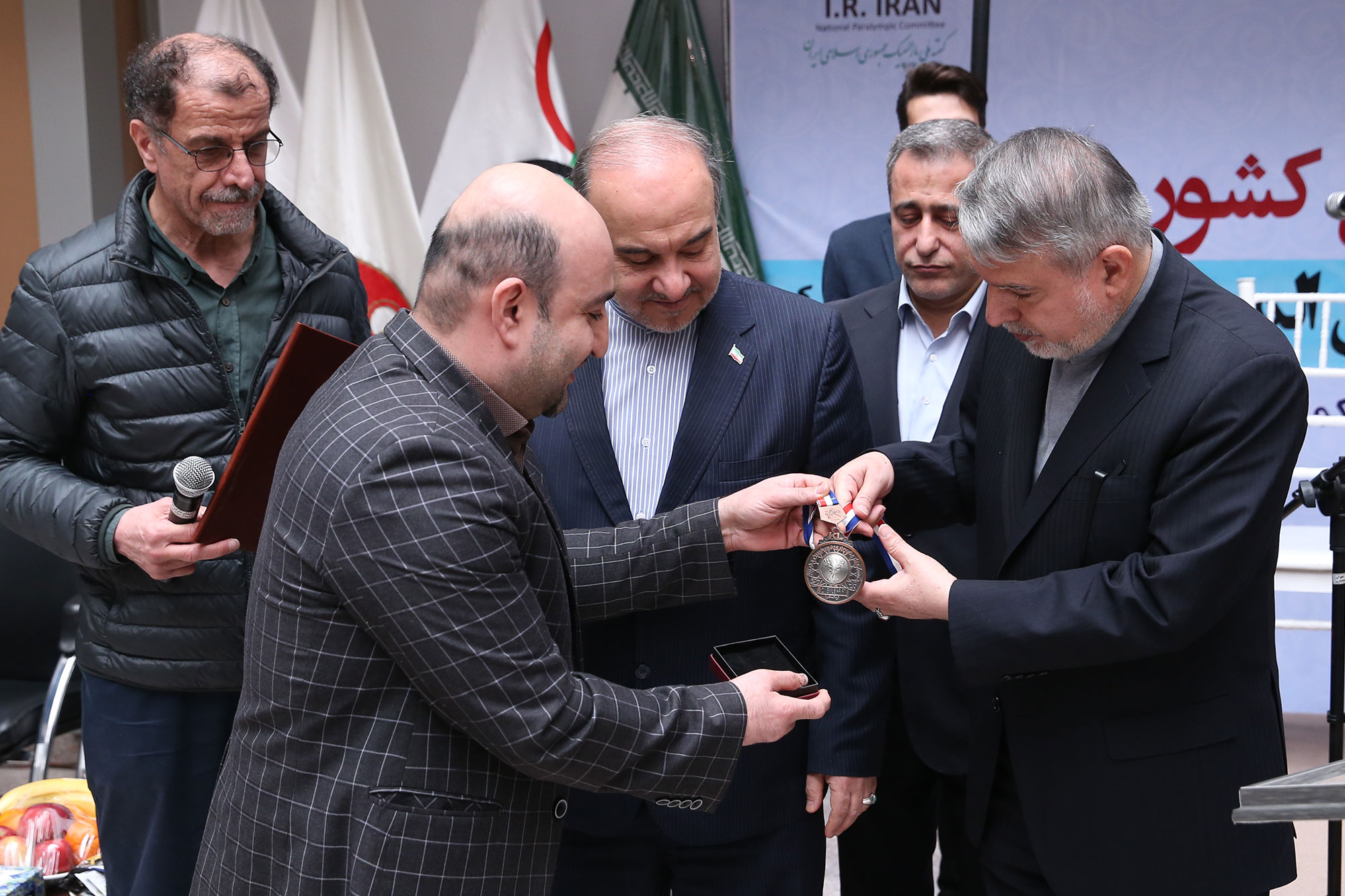 نشست صمیمی پبشکسوتان ورزشی کشور با مسئولین وزارت ورزش و کمیته ملی المپیک و پارالمپیک 28