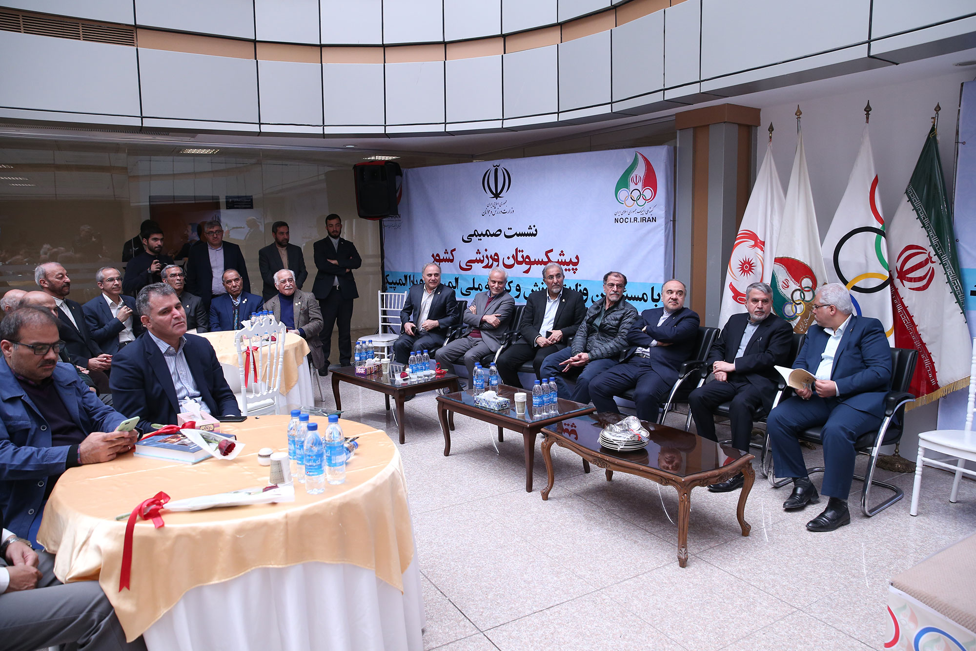 نشست صمیمی پبشکسوتان ورزشی کشور با مسئولین وزارت ورزش و کمیته ملی المپیک و پارالمپیک 35