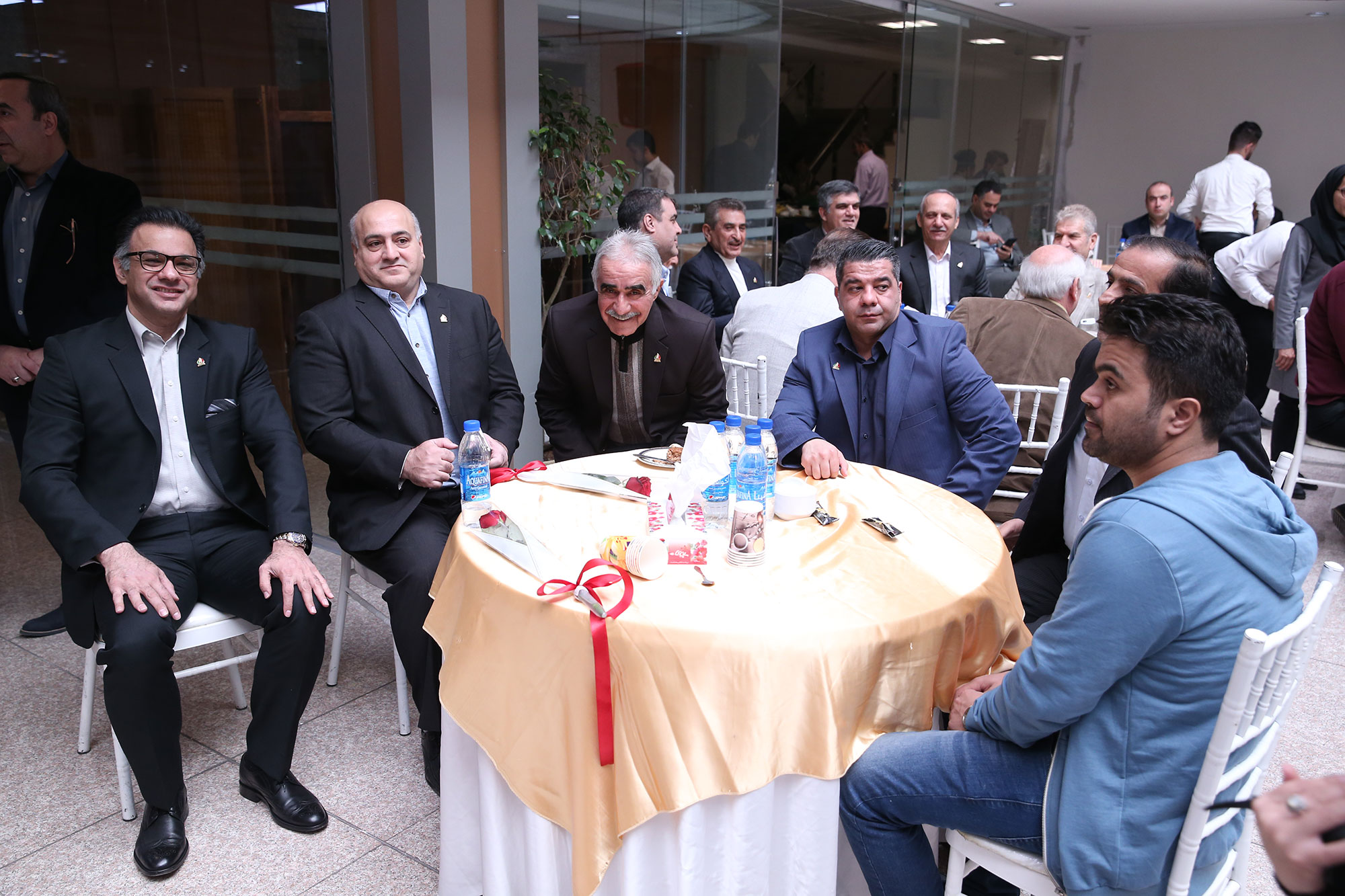 نشست صمیمی پبشکسوتان ورزشی کشور با مسئولین وزارت ورزش و کمیته ملی المپیک و پارالمپیک 36