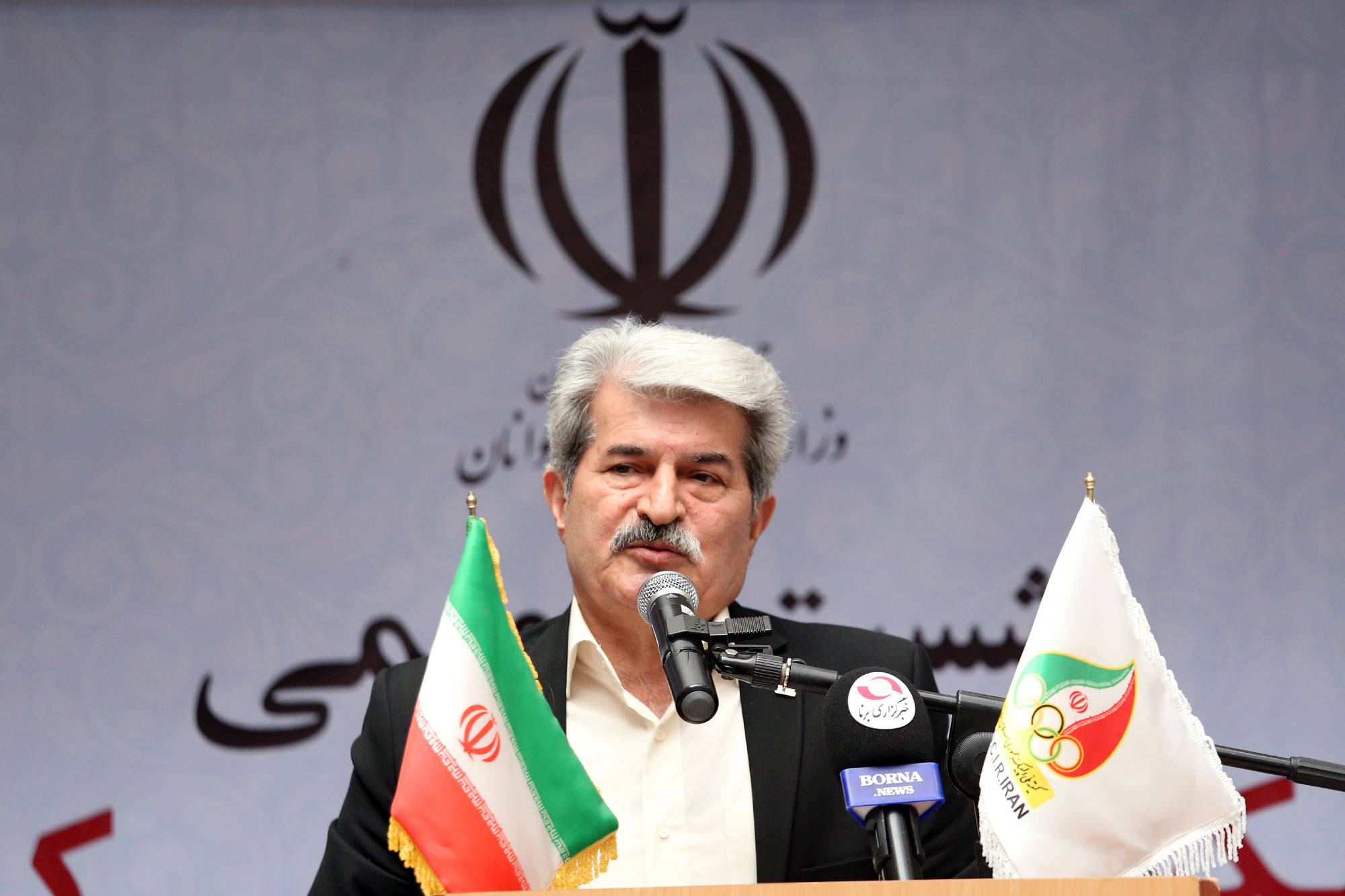 نشست صمیمی پبشکسوتان ورزشی کشور با مسئولین وزارت ورزش و کمیته ملی المپیک و پارالمپیک 45