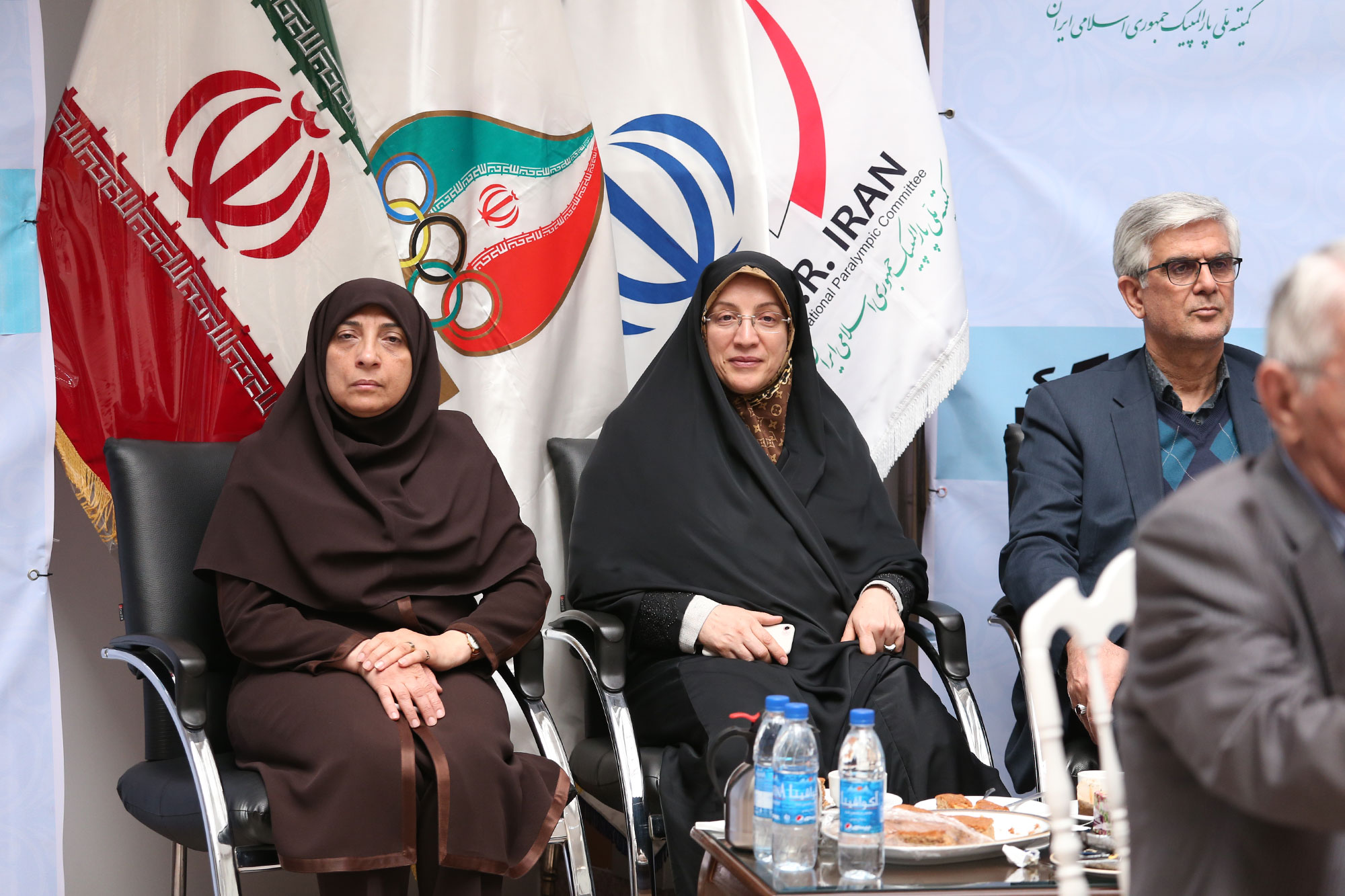 نشست صمیمی پبشکسوتان ورزشی کشور با مسئولین وزارت ورزش و کمیته ملی المپیک و پارالمپیک 54