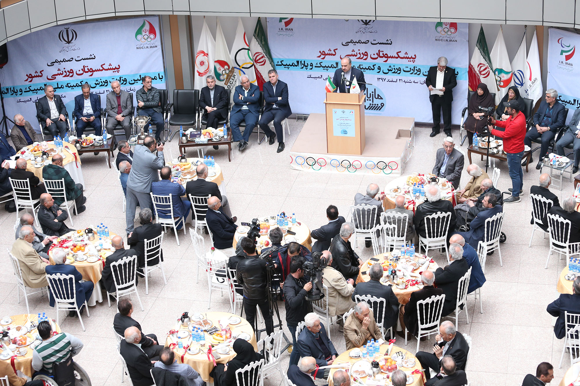 نشست صمیمی پبشکسوتان ورزشی کشور با مسئولین وزارت ورزش و کمیته ملی المپیک و پارالمپیک 58