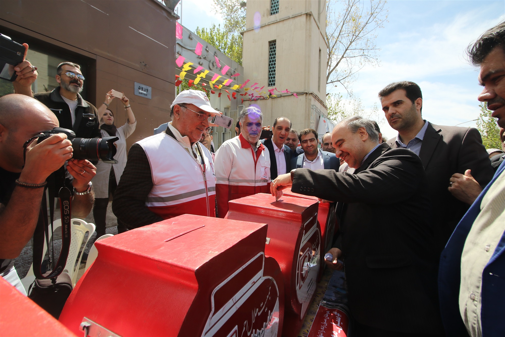 گلریزان جامعه ورزش و جوانان برای کمک به هموطنان سیل زده 14