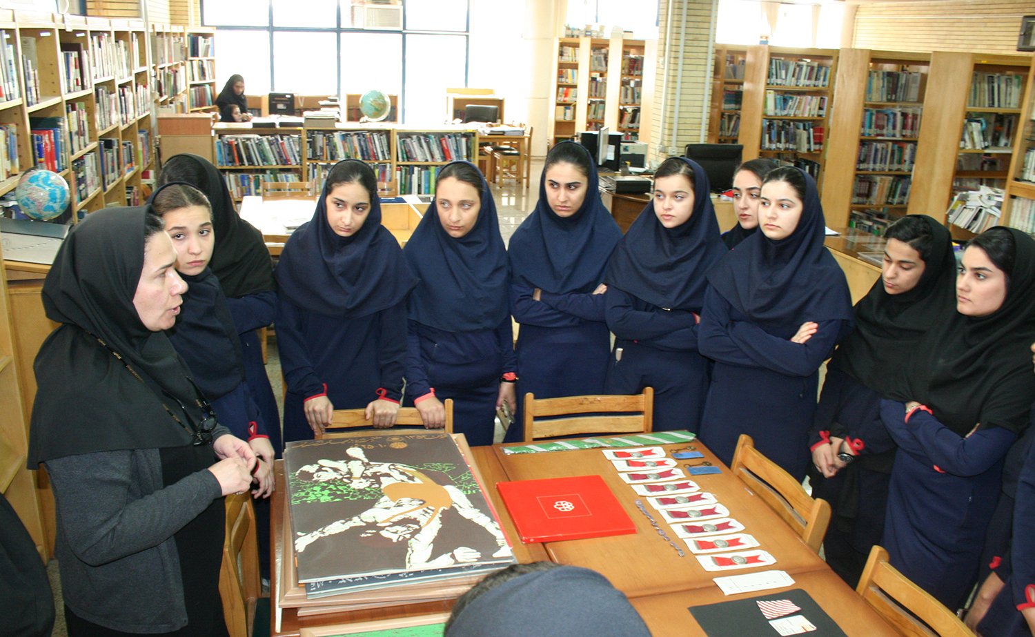 دیدار مدیرمرکز مطالعات ،امورفرهنگی و اطلاع رسانی با دانشجویان آمل در رابطه با معرفی اسناد و اشیا بازیهای آسیایی