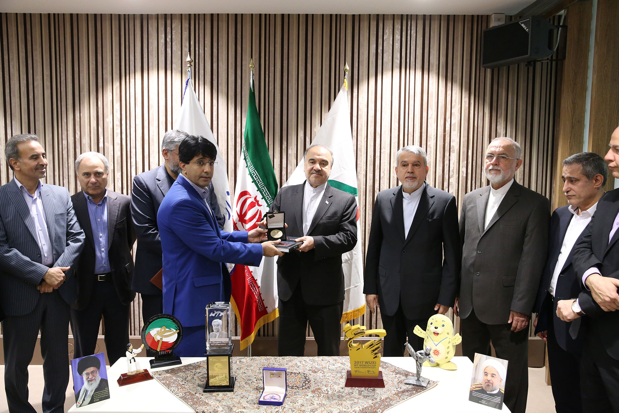 اهدا مدال و کاپ افتخارآفرینان ورزش کشور به موزه المپیک و پارالمپیک 6