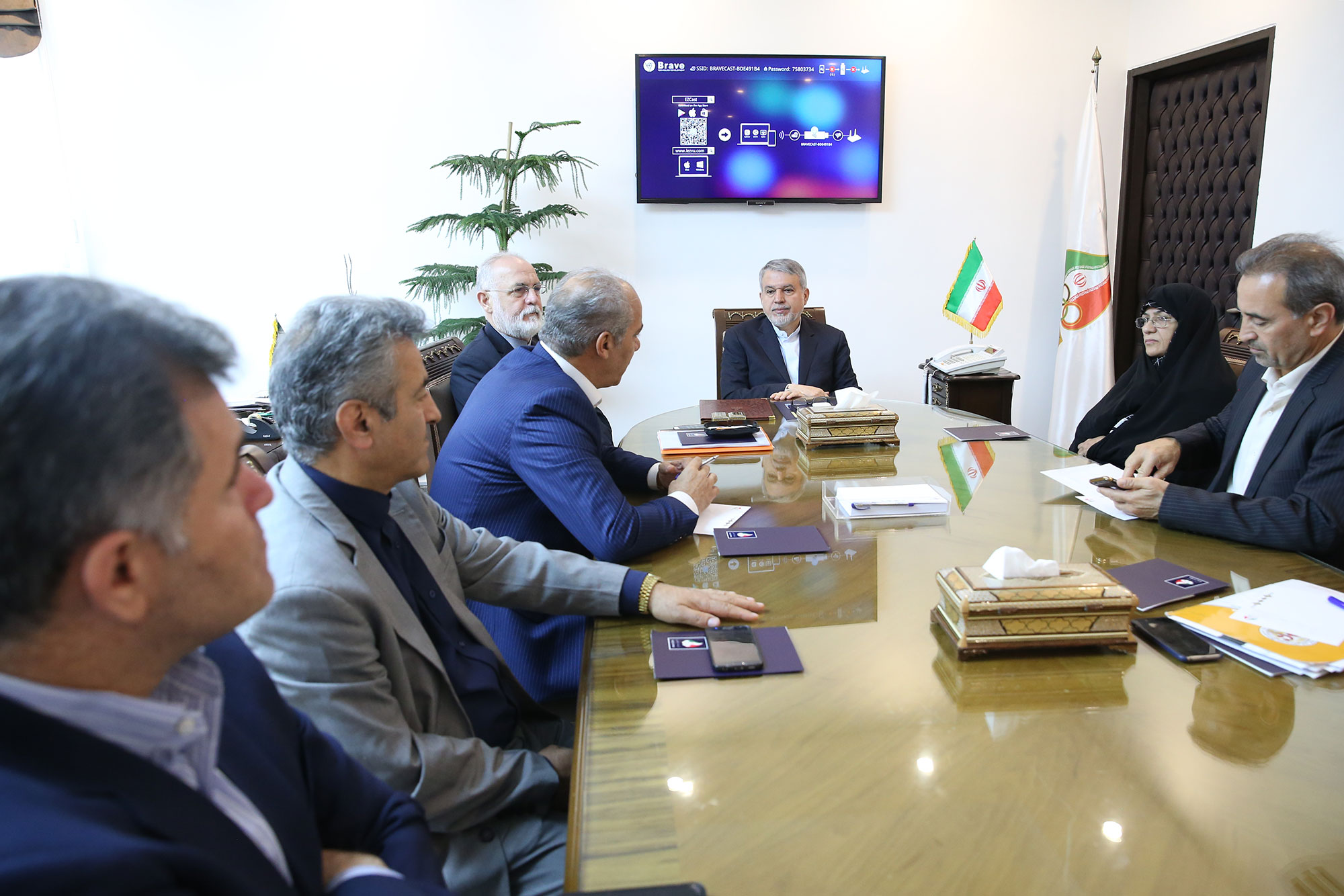 تقدیر کمیته ملی المپیک از خانم ها نجمه خدمتی و سمیه یزدانی در حاشیه جلسه هیئت اجرایی  4