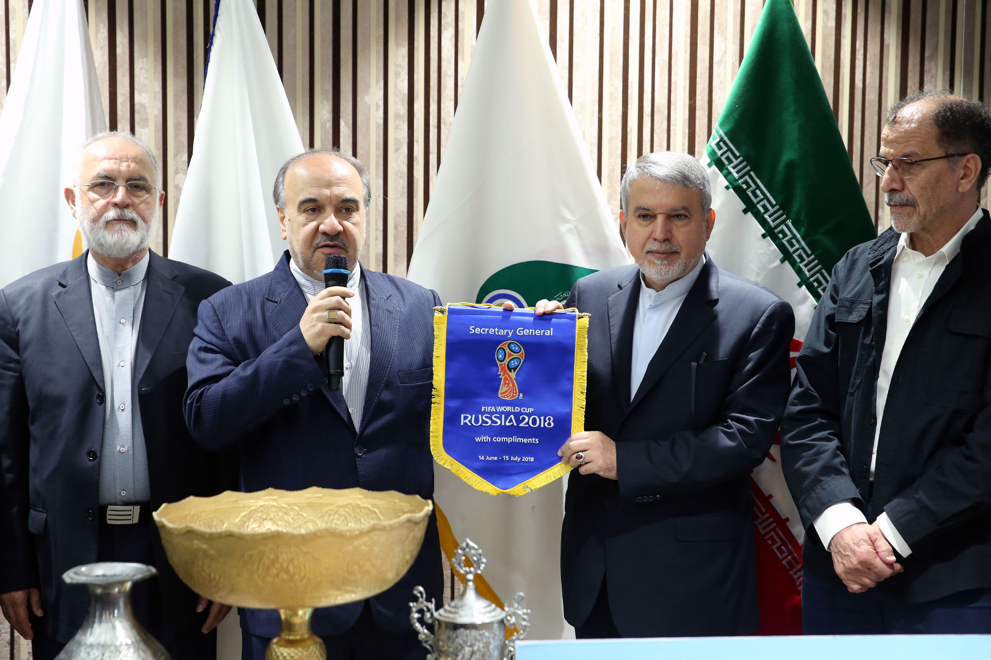 مراسم اهدا مدال و کاپ افتخارآفرینان ورزش کشور به موزه المپیک و پارالمپیک -- 7