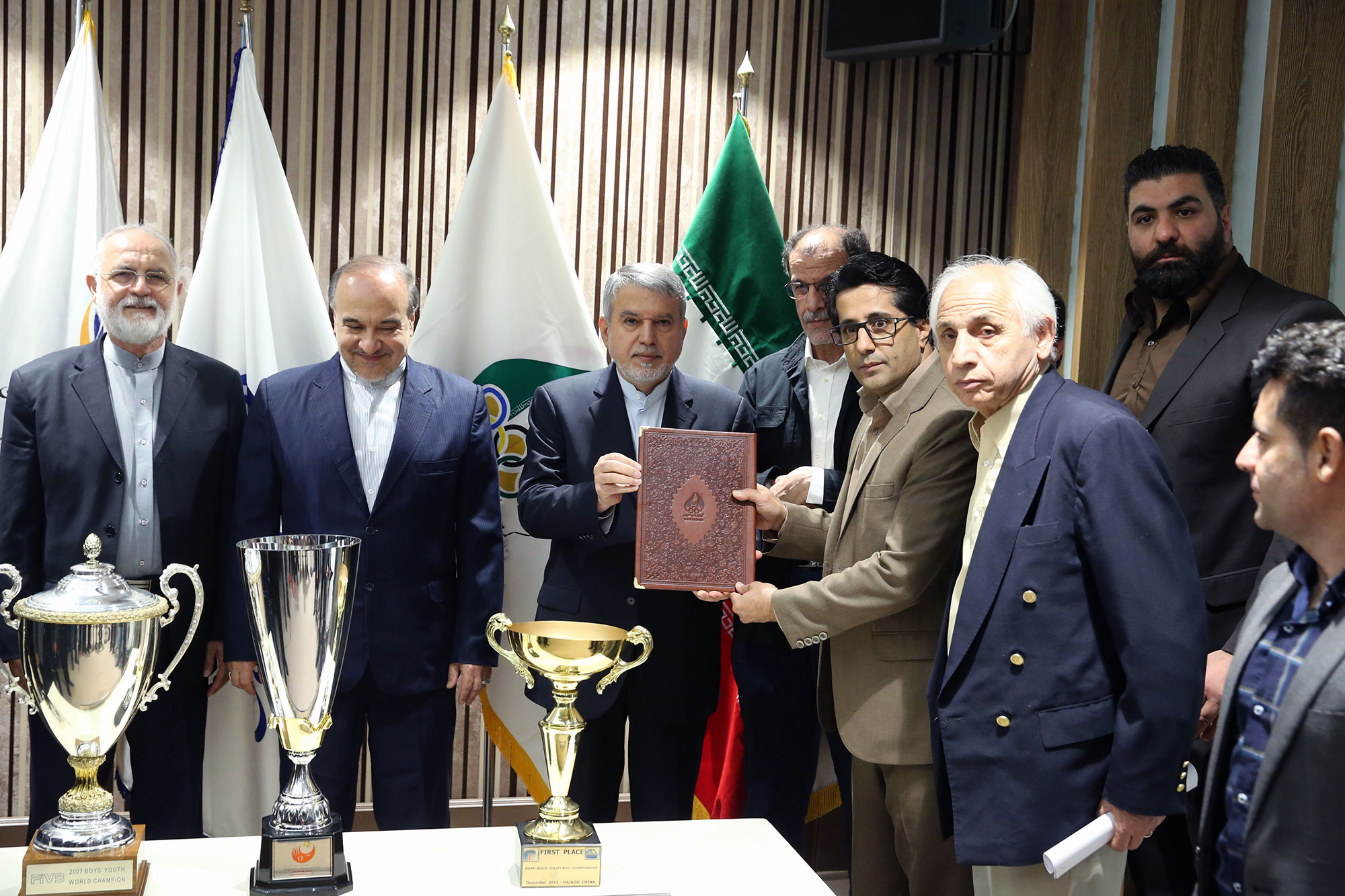 مراسم اهدا مدال و کاپ افتخارآفرینان ورزش کشور به موزه المپیک و پارالمپیک -- 16