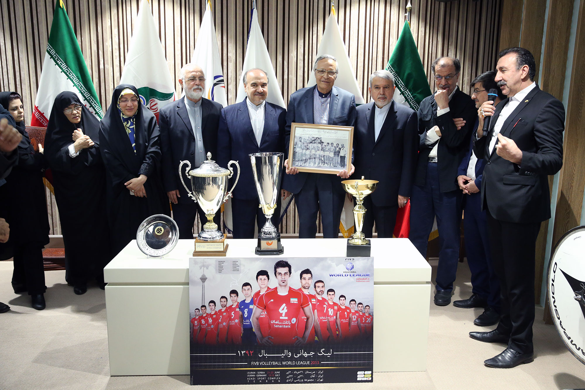 مراسم اهدا مدال و کاپ افتخارآفرینان ورزش کشور به موزه المپیک و پارالمپیک -- 17