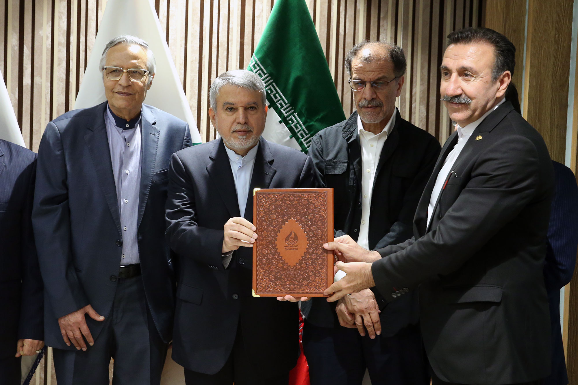 مراسم اهدا مدال و کاپ افتخارآفرینان ورزش کشور به موزه المپیک و پارالمپیک -- 18