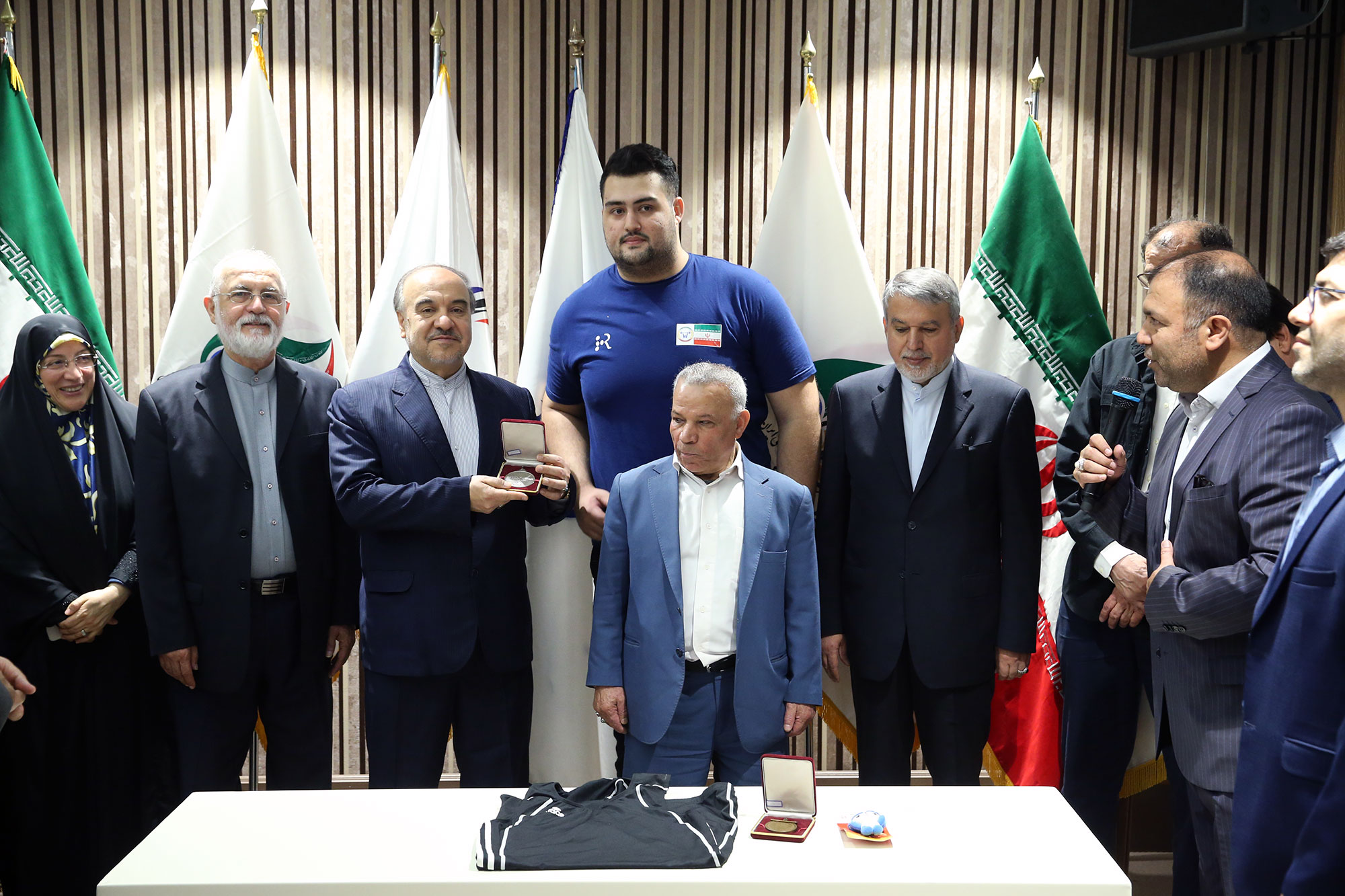 مراسم اهدا مدال و کاپ افتخارآفرینان ورزش کشور به موزه المپیک و پارالمپیک -- 23