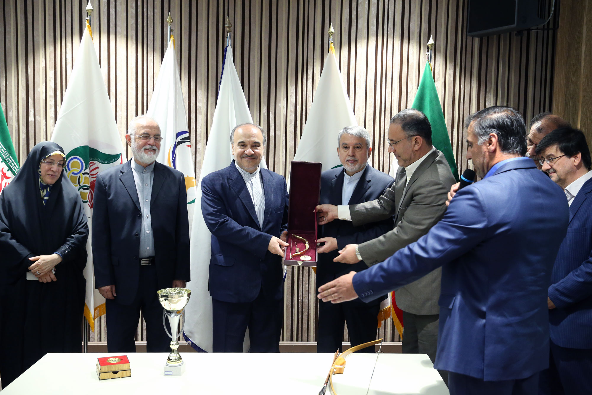 مراسم اهدا مدال و کاپ افتخارآفرینان ورزش کشور به موزه المپیک و پارالمپیک -- 27