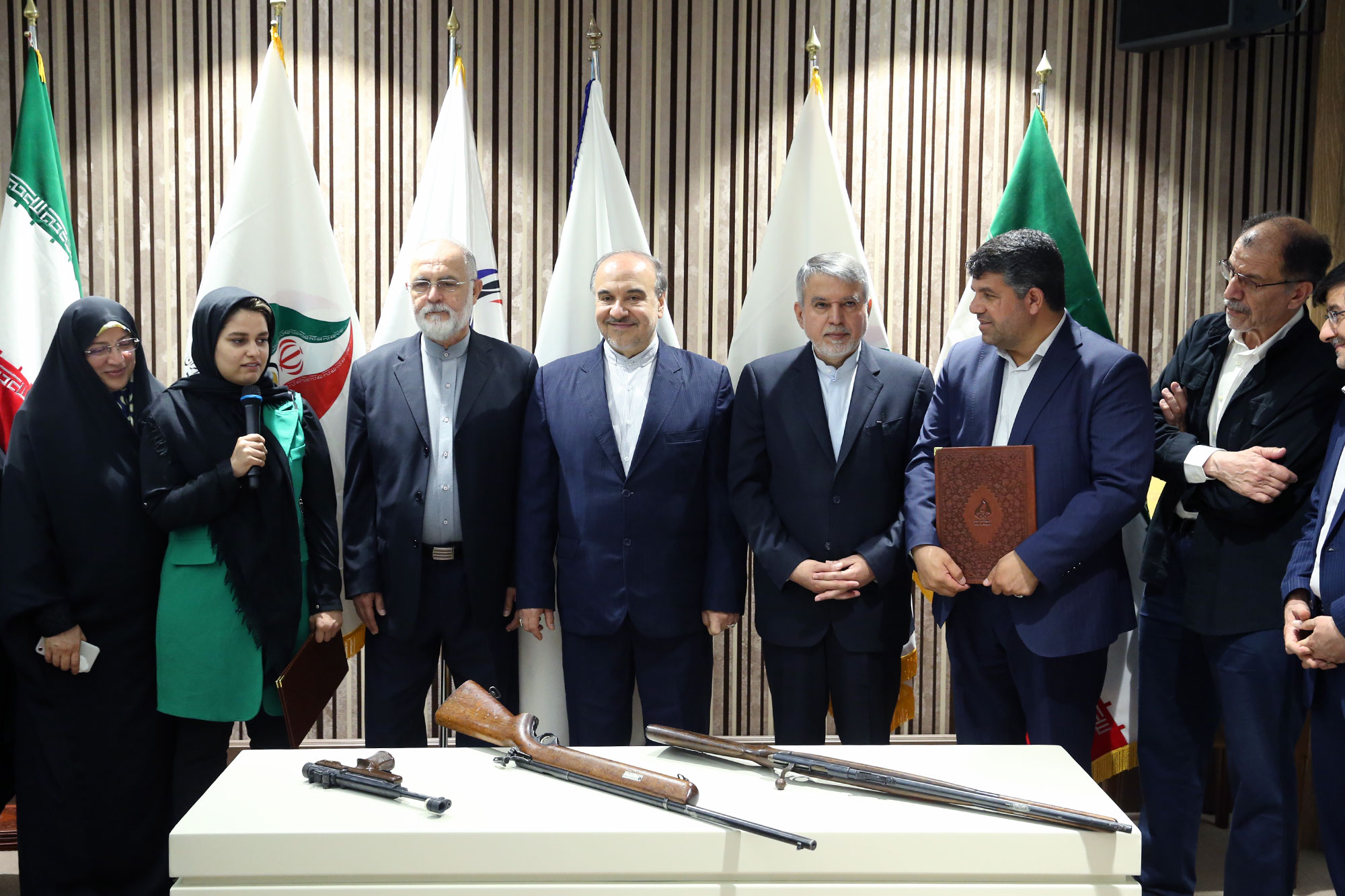 مراسم اهدا مدال و کاپ افتخارآفرینان ورزش کشور به موزه المپیک و پارالمپیک -- 33