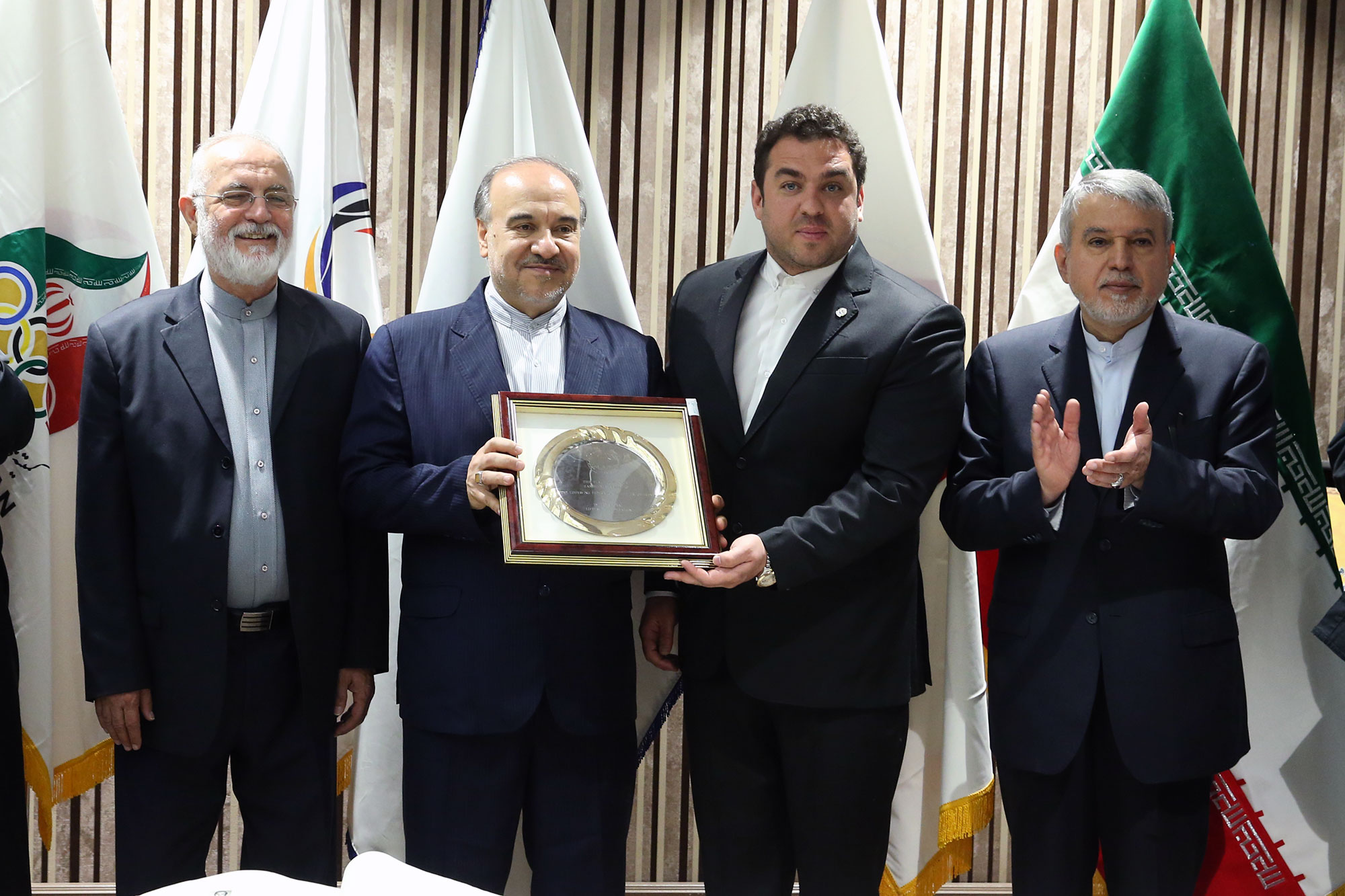 مراسم اهدا مدال و کاپ افتخارآفرینان ورزش کشور به موزه المپیک و پارالمپیک -- 38