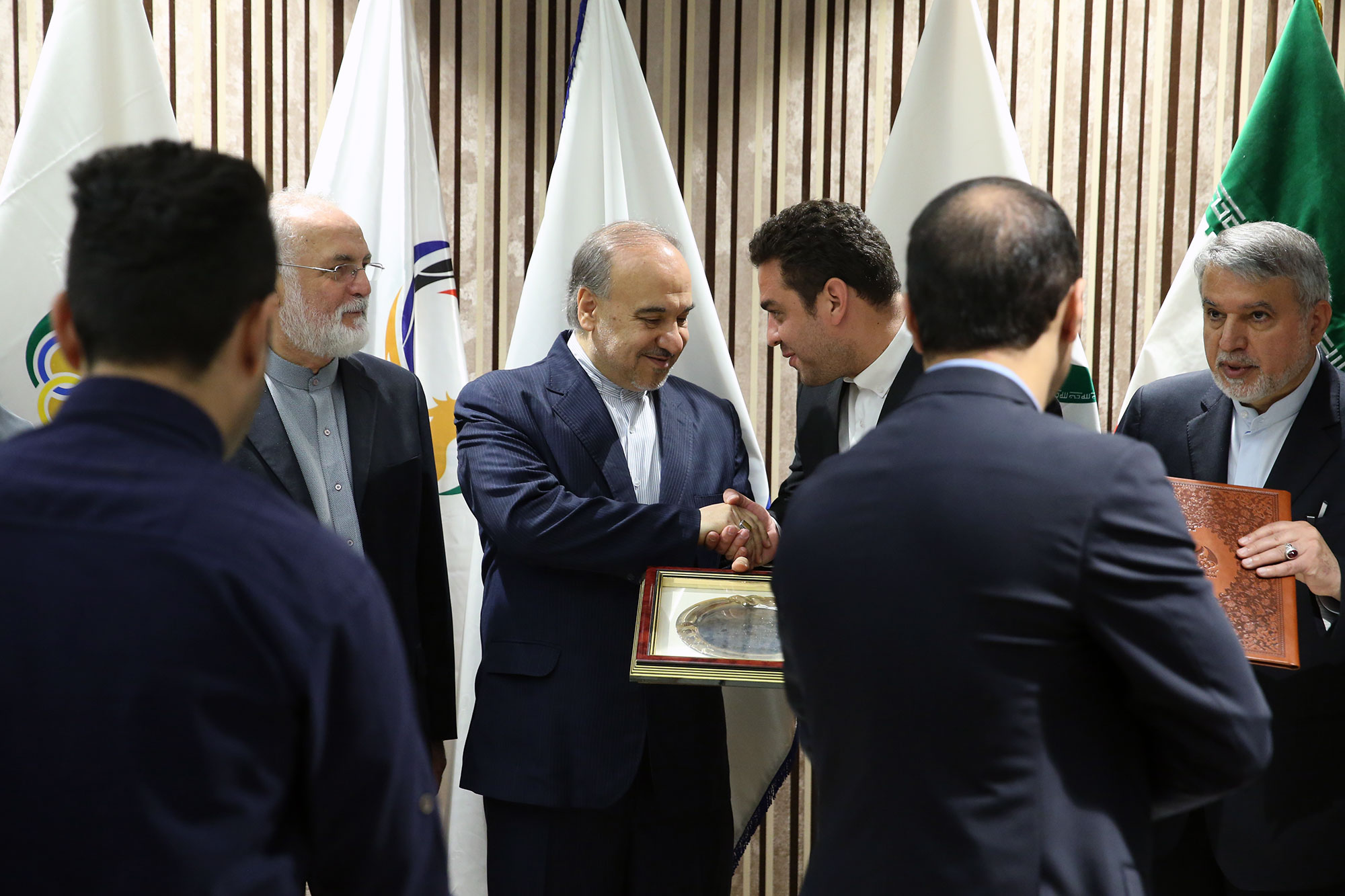 مراسم اهدا مدال و کاپ افتخارآفرینان ورزش کشور به موزه المپیک و پارالمپیک -- 39