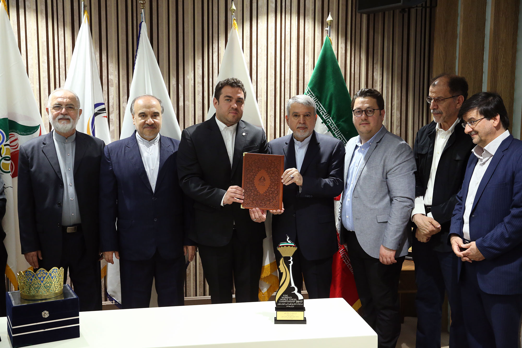 مراسم اهدا مدال و کاپ افتخارآفرینان ورزش کشور به موزه المپیک و پارالمپیک -- 40