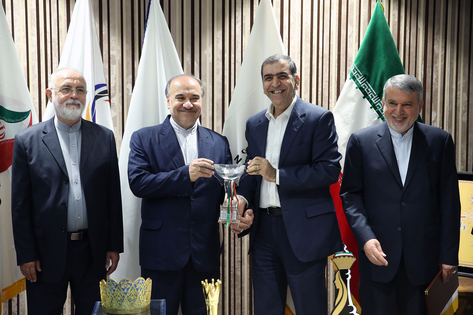 مراسم اهدا مدال و کاپ افتخارآفرینان ورزش کشور به موزه المپیک و پارالمپیک -- 41