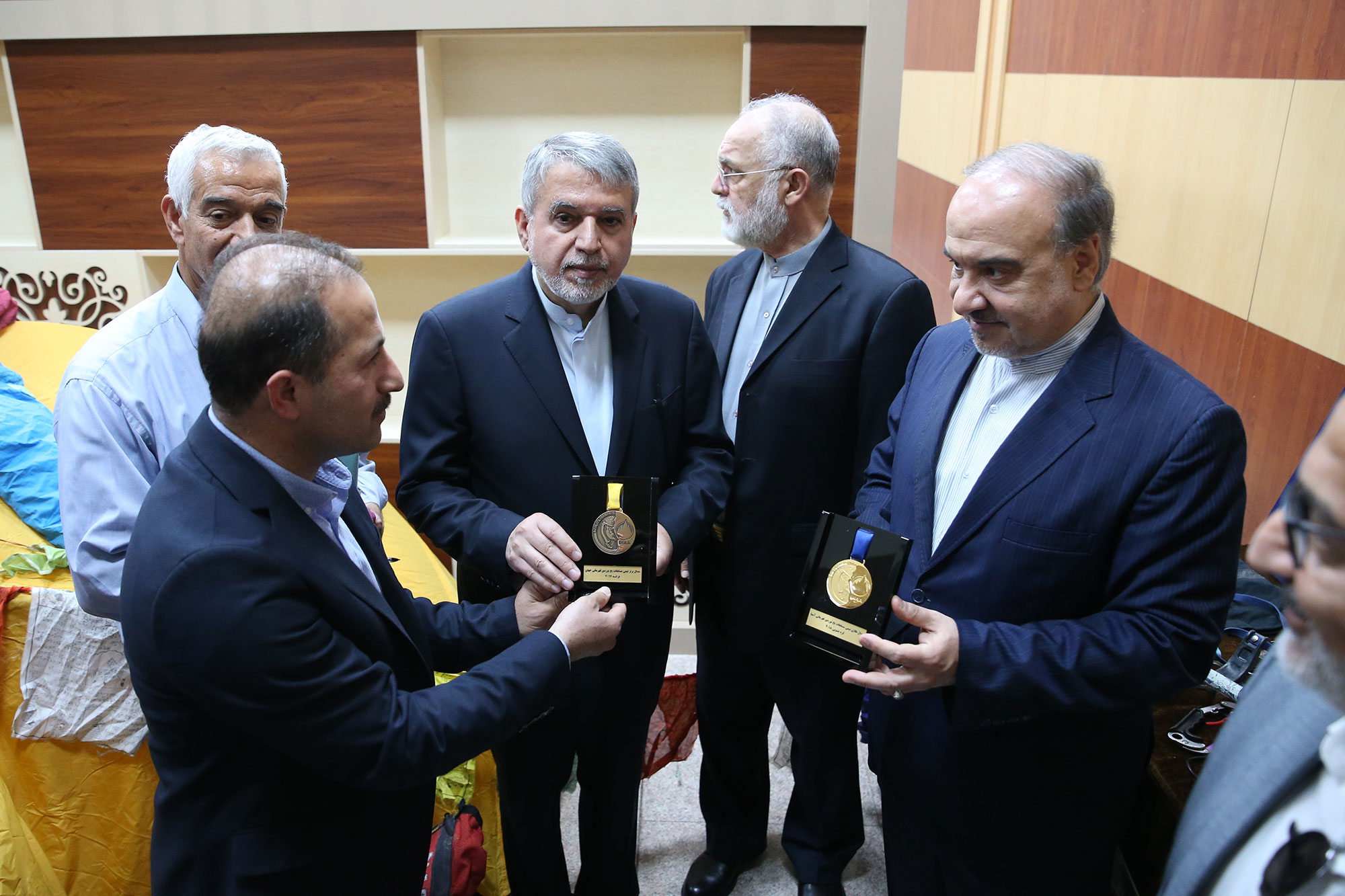 مراسم اهدا مدال و کاپ افتخارآفرینان ورزش کشور به موزه المپیک و پارالمپیک -- 46