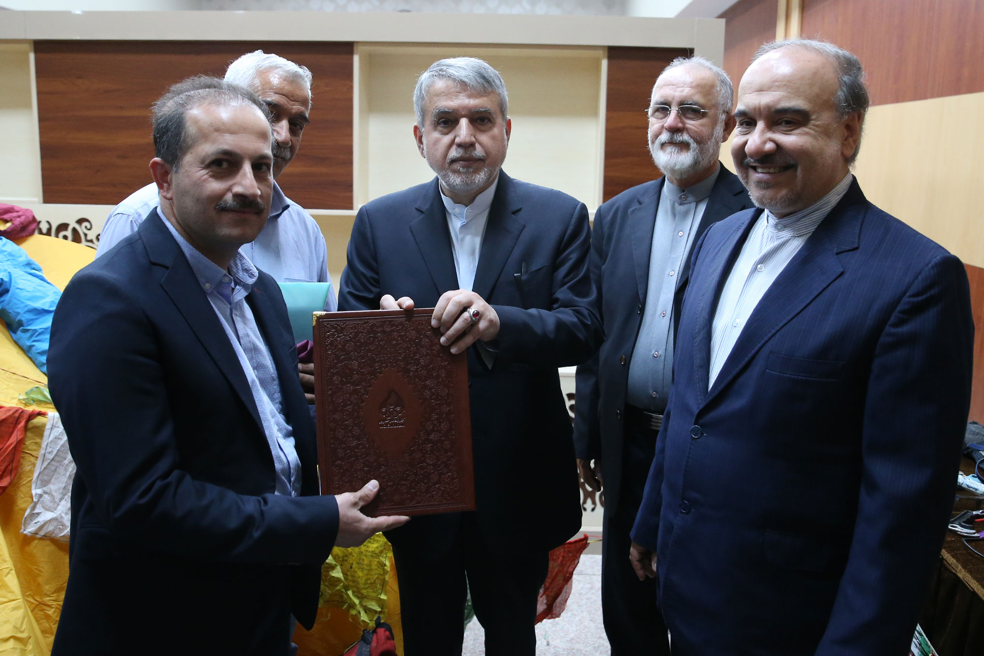 مراسم اهدا مدال و کاپ افتخارآفرینان ورزش کشور به موزه المپیک و پارالمپیک -- 47