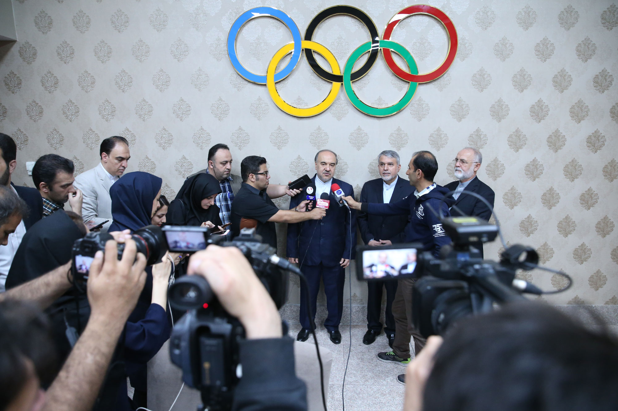 مراسم اهدا مدال و کاپ افتخارآفرینان ورزش کشور به موزه المپیک و پارالمپیک -- 48