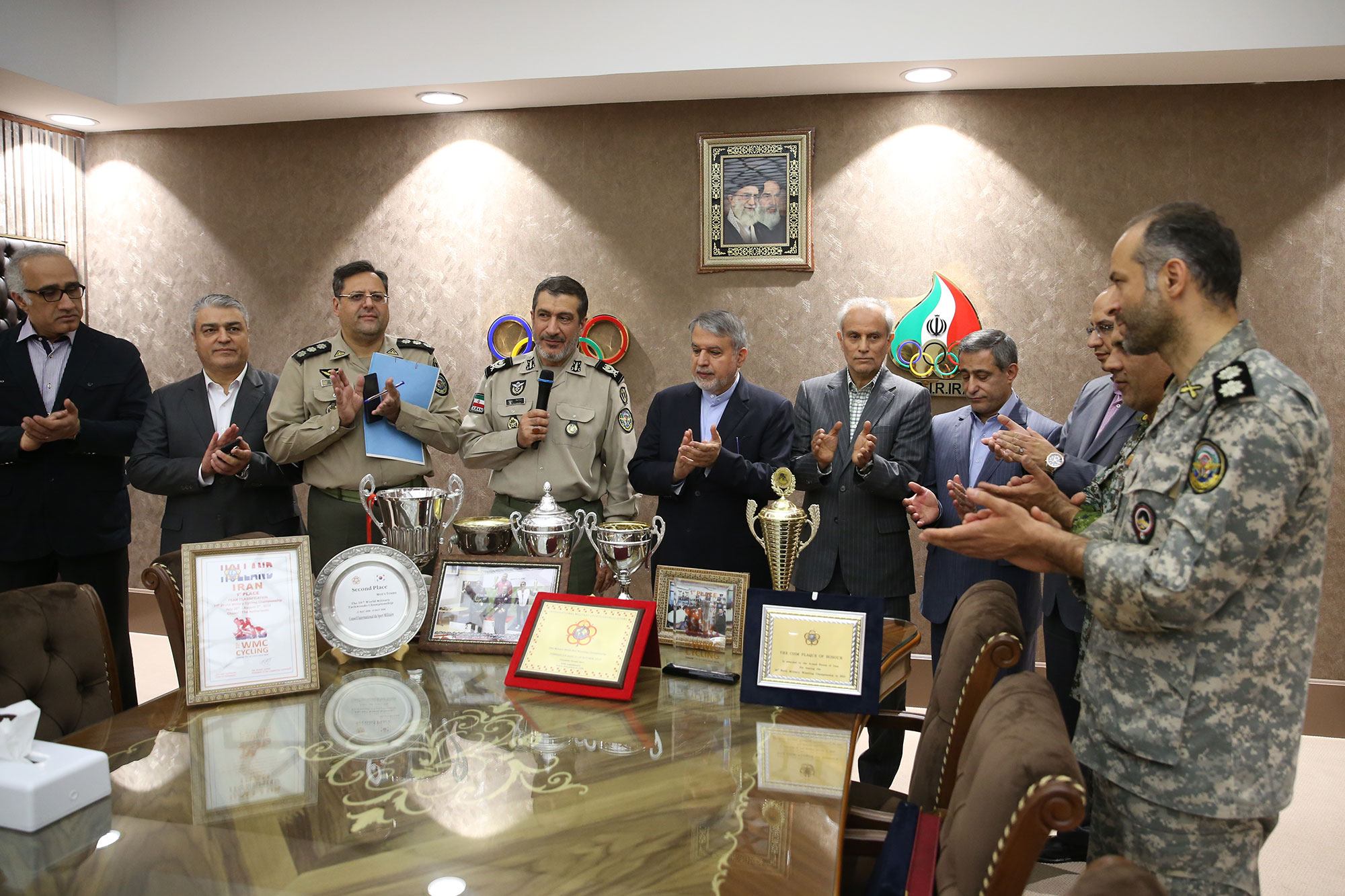 مراسم اهدا مدال و کاپ افتخارآفرینان ورزش کشور به موزه المپیک و پارالمپیک-. 4