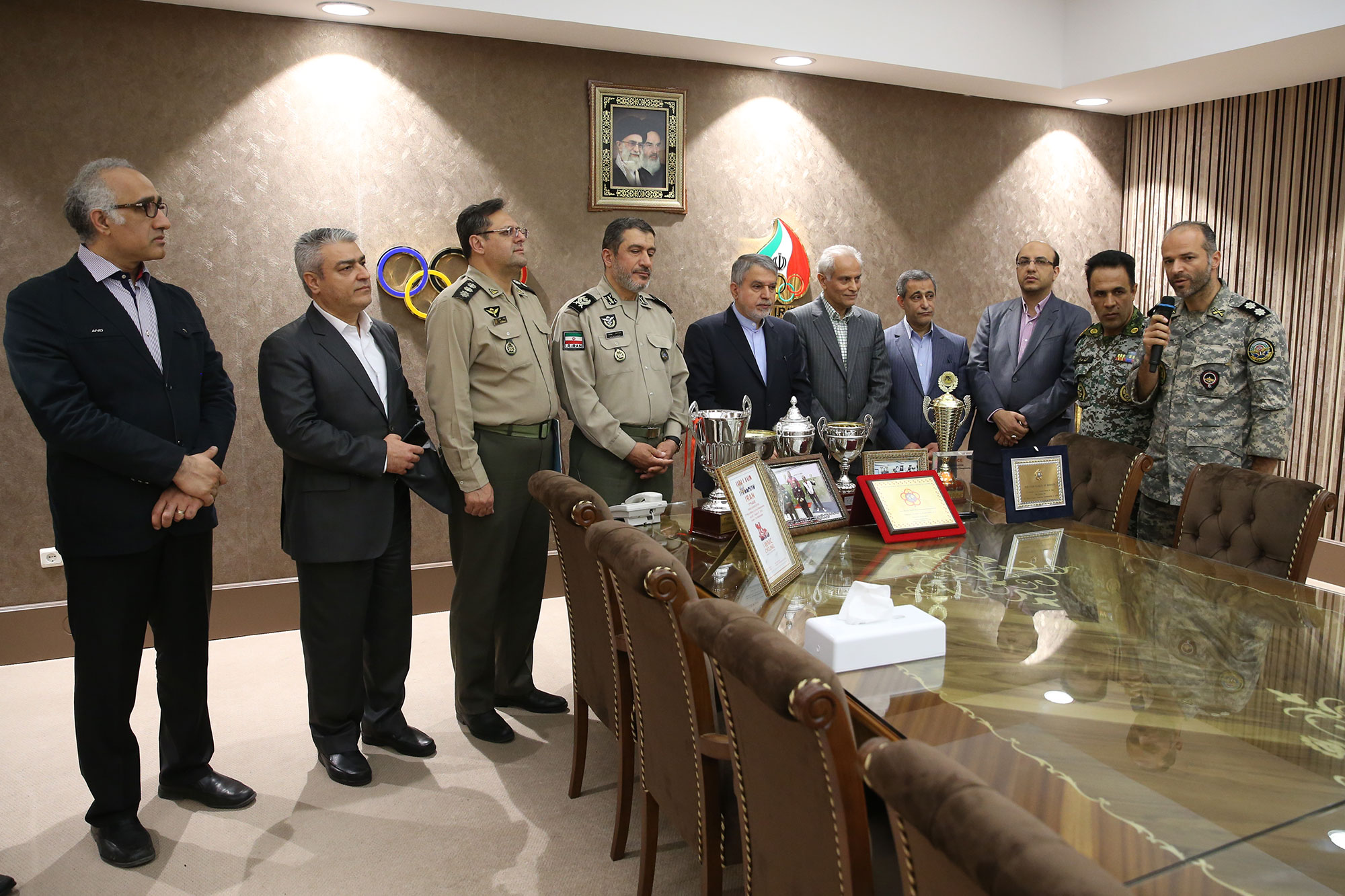 مراسم اهدا مدال و کاپ افتخارآفرینان ورزش کشور به موزه المپیک و پارالمپیک-. 5
