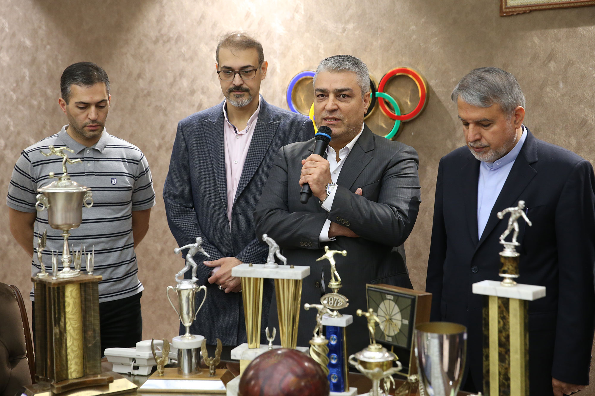 مراسم اهدا مدال و کاپ افتخارآفرینان ورزش کشور به موزه المپیک و پارالمپیک-. 12