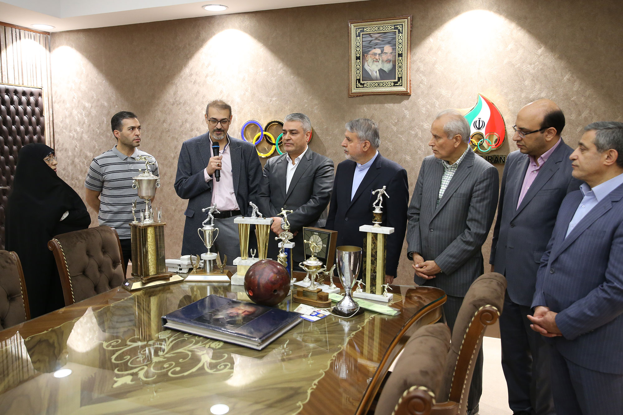 مراسم اهدا مدال و کاپ افتخارآفرینان ورزش کشور به موزه المپیک و پارالمپیک-. 13