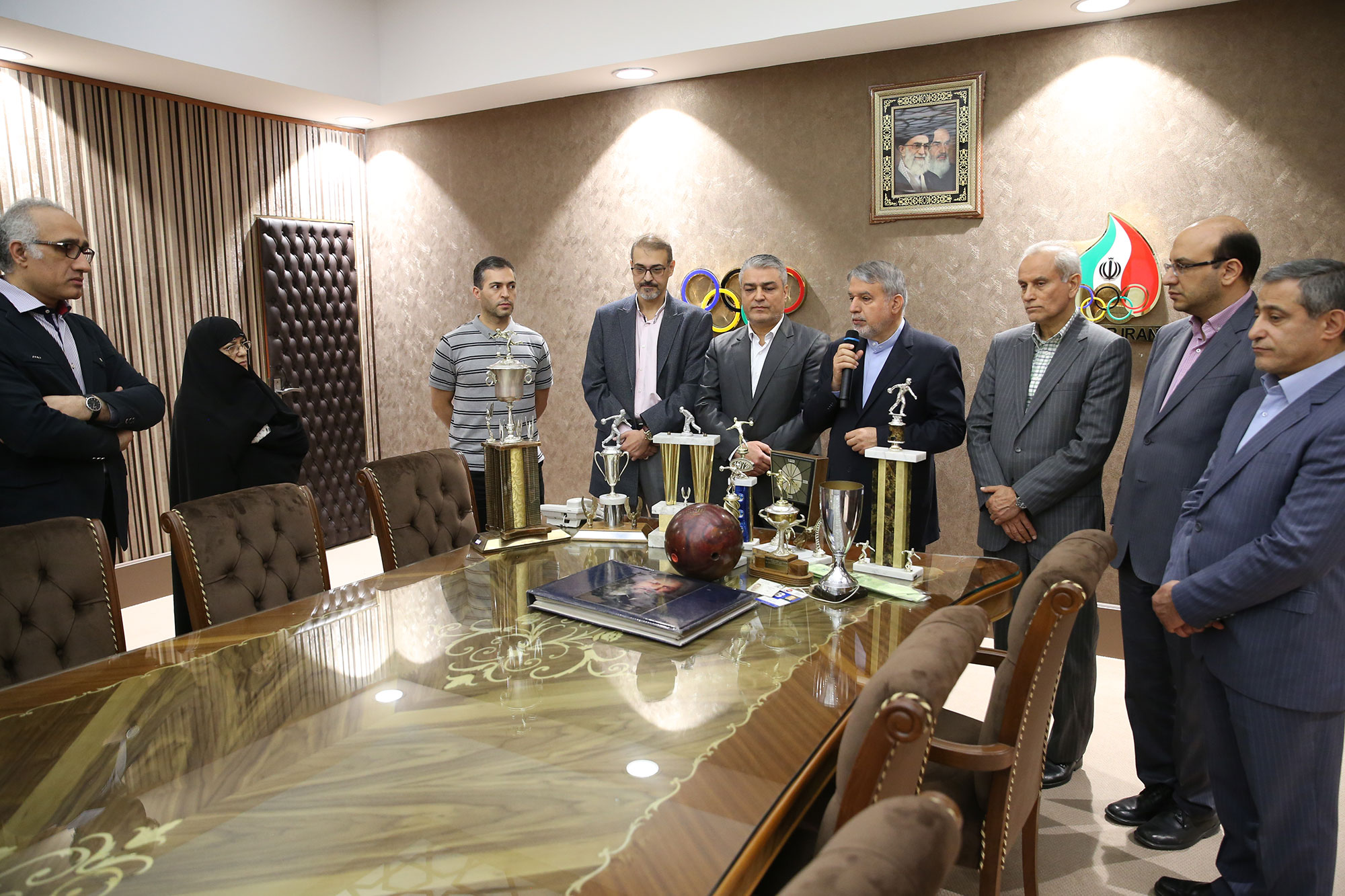 مراسم اهدا مدال و کاپ افتخارآفرینان ورزش کشور به موزه المپیک و پارالمپیک-. 15