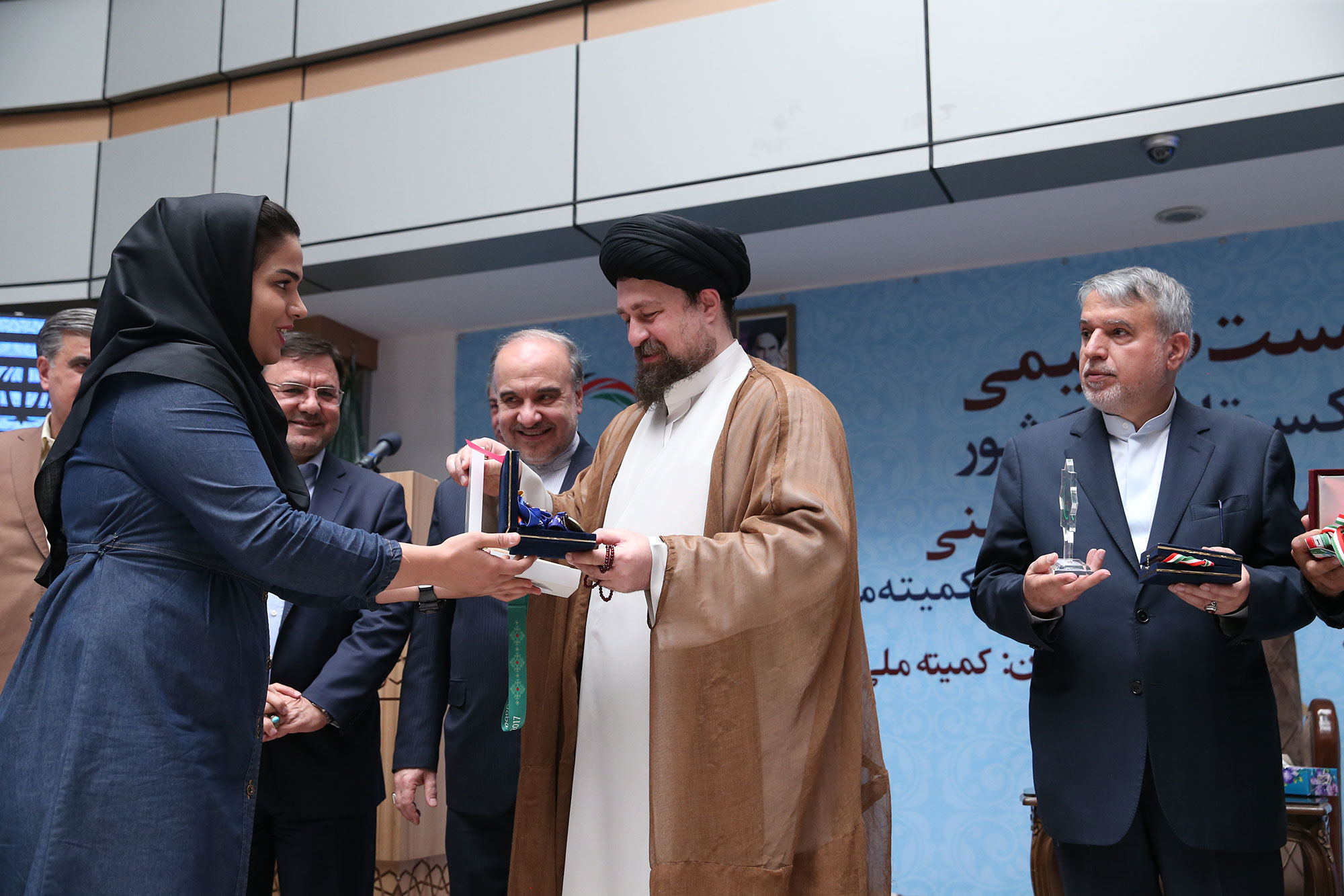 نشست صمیمی پبشکسوتان ورزشی کشور با آیت الله سید حسن خمینی،مسوولان وزارت ورزش و جوانان و کمیته ملی المپیک و پارالمپیک 12