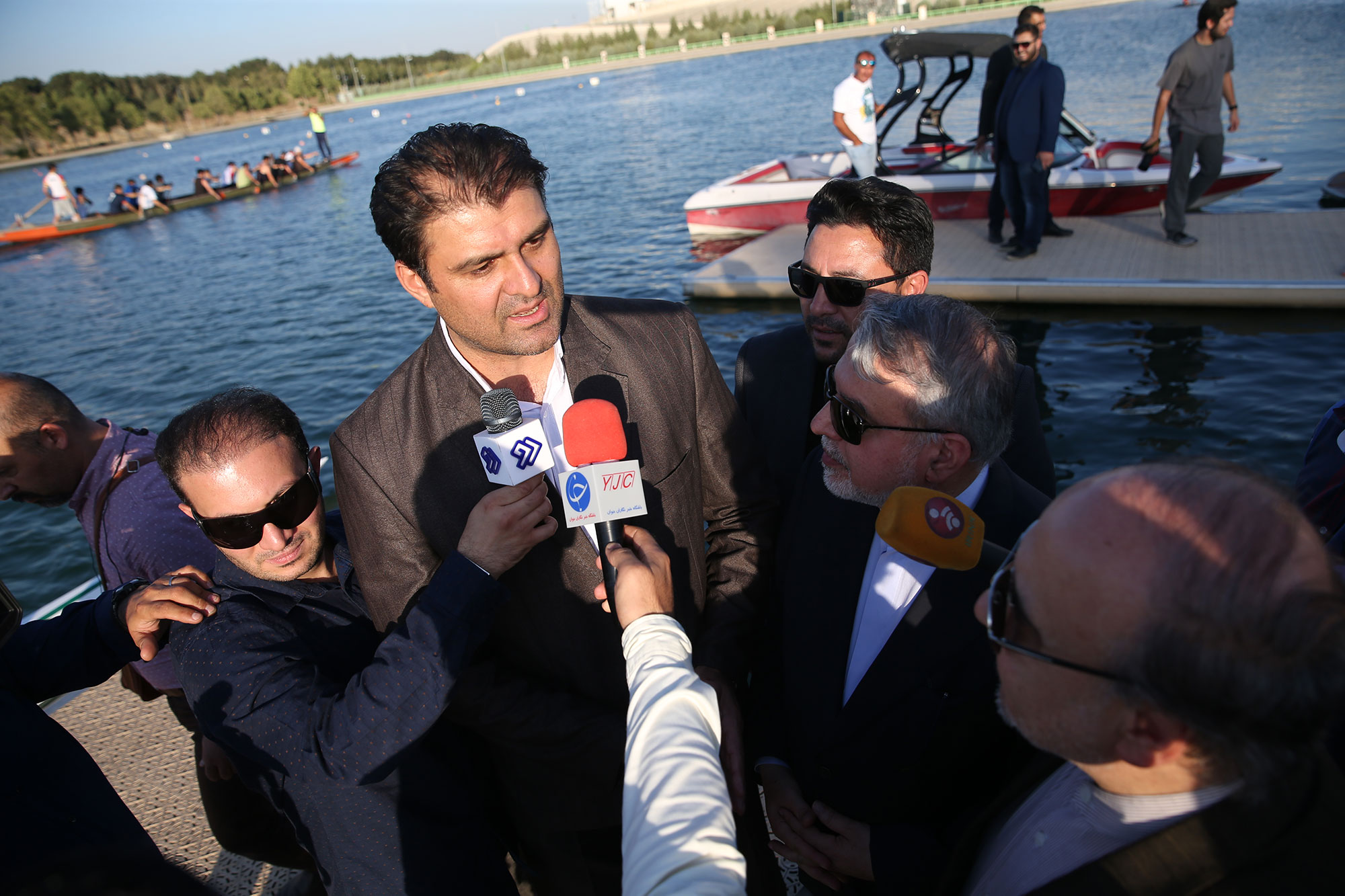 بازدید مسوولان ورزش کشور از اردو تیم های ملی قایقرانی و تیراندازی 5