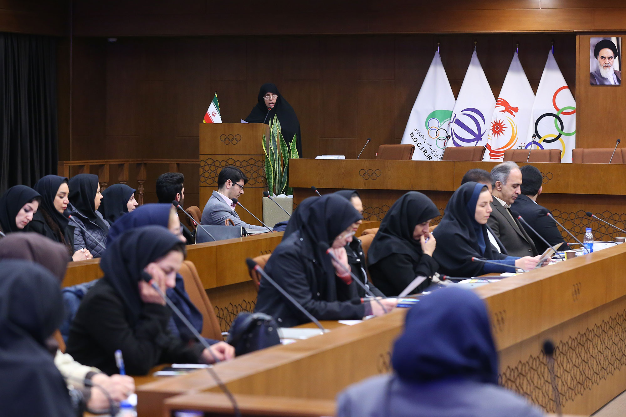 همایش ملی زن و ورزش- فرصت ها و چالش ها 5