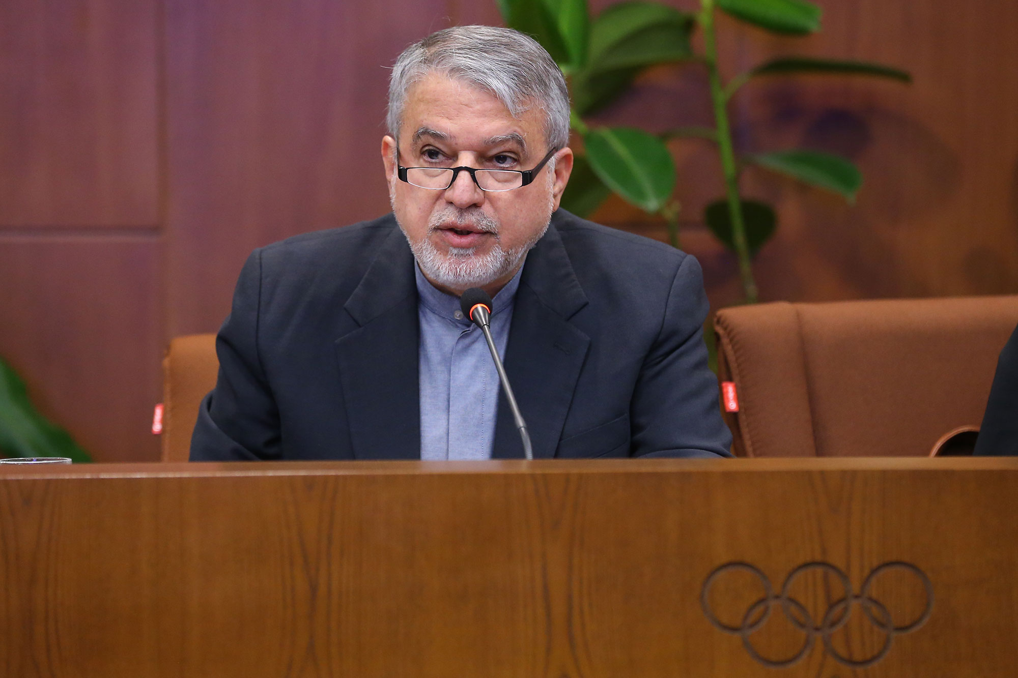 همایش ملی زن و ورزش- فرصت ها و چالش ها 12