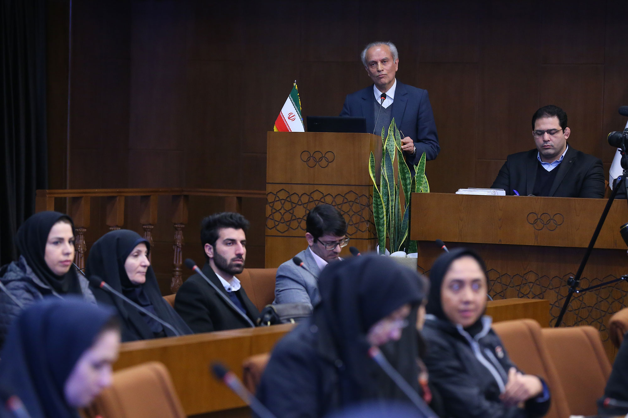 همایش ملی زن و ورزش- فرصت ها و چالش ها 19