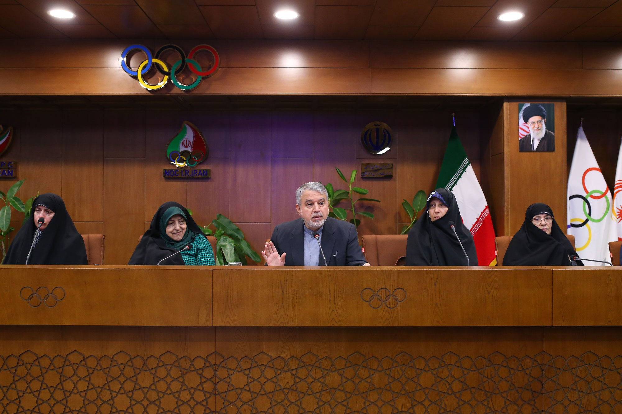 همایش ملی زن و ورزش- فرصت ها و چالش ها 20