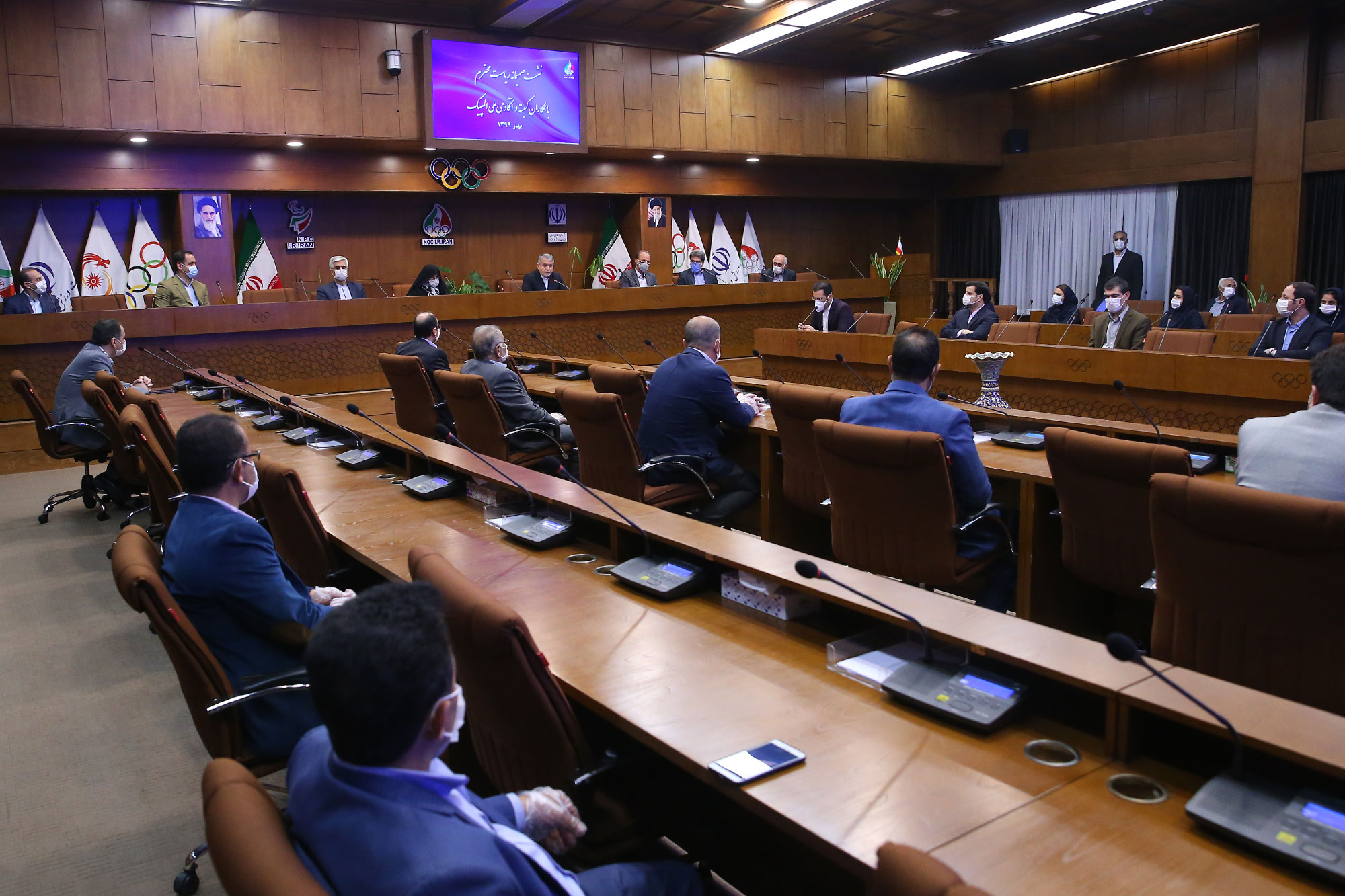 نشست صمیمی ریاست کمیته ملی المپیک با همکاران 21