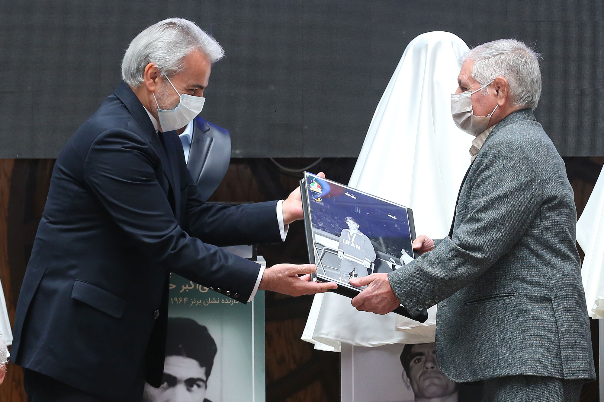 آیین رونمایی از تندیس مدال آوران المپیک و پارالمپیک 22