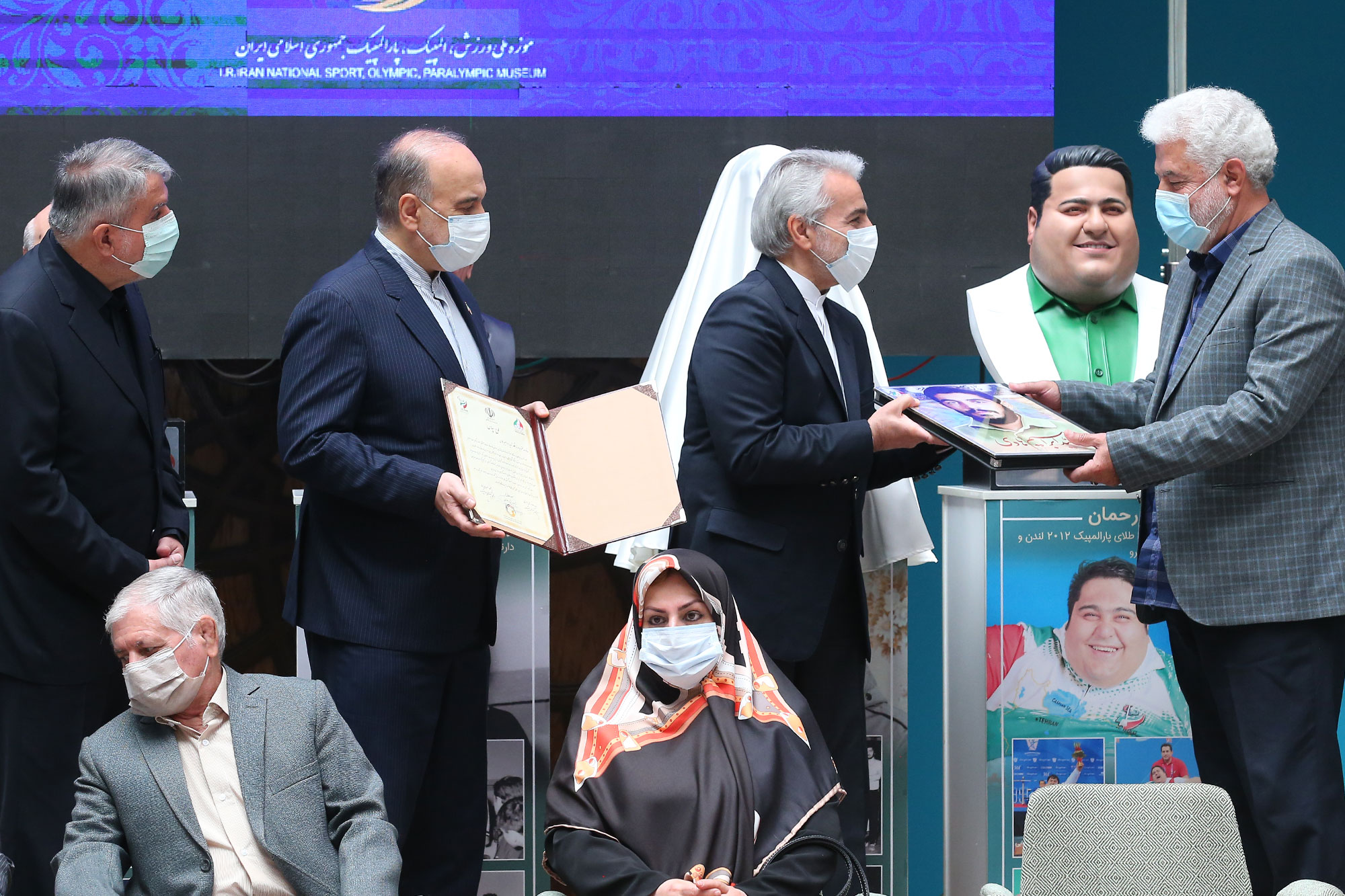 آیین رونمایی از تندیس مدال آوران المپیک و پارالمپیک 32