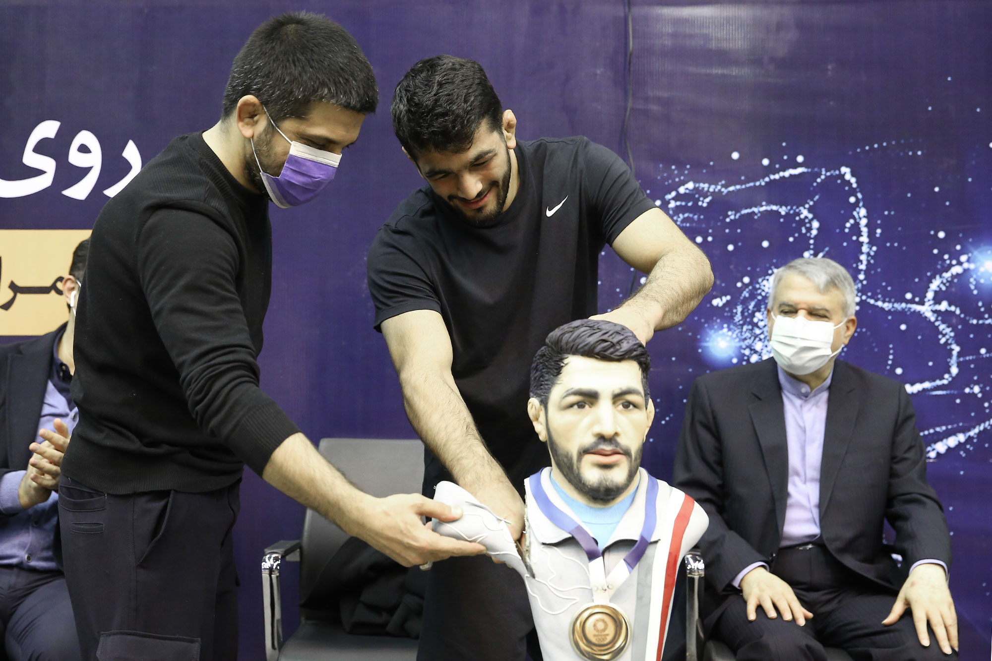 بازدید ریاست کمیته ملی المپیک از فدراسیون های کشتی و تنیس 29