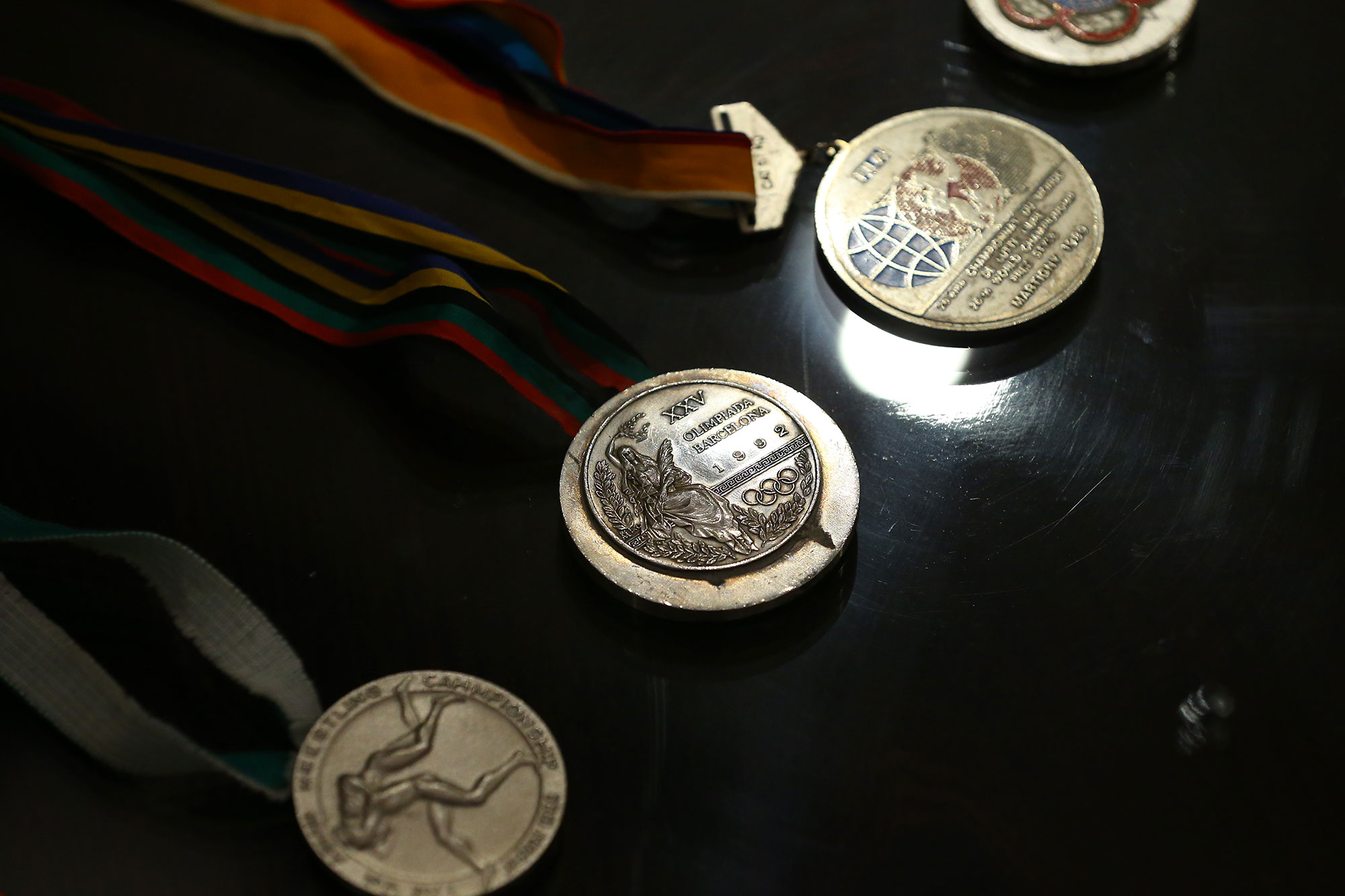 اهدا مدال نقره عسگری محمدیان در المپیک بارسلون به موزه ملی ورزش، المپیک و پارالمپیک  17