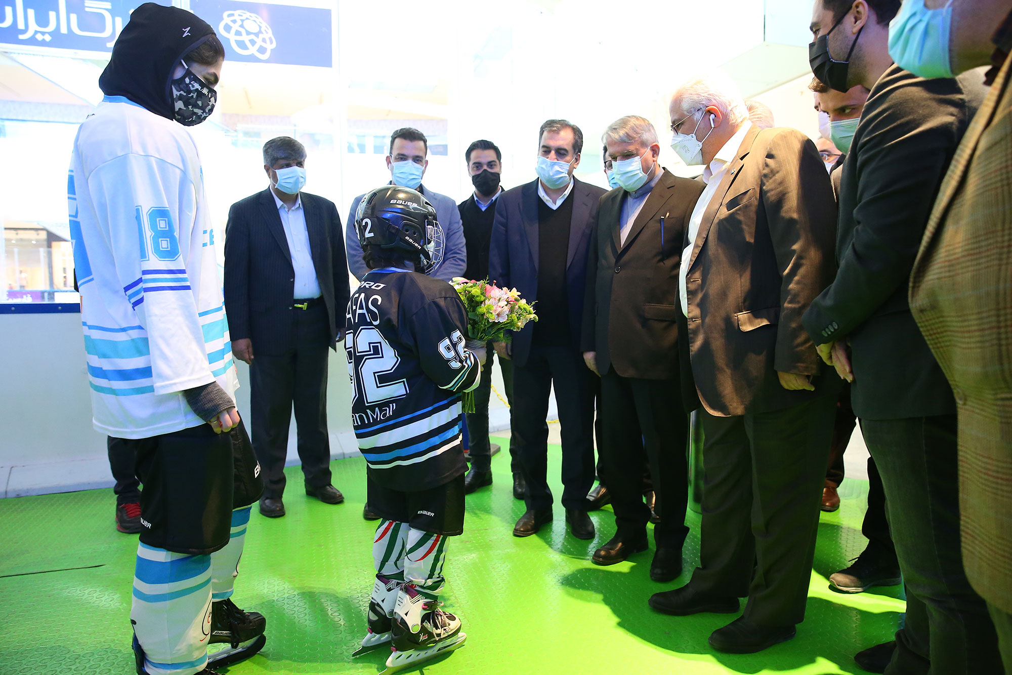 بازدید از تیم ملی هاکی روی یخ و افتتاح سالن بولینگ بازار بزرگ ایران 3
