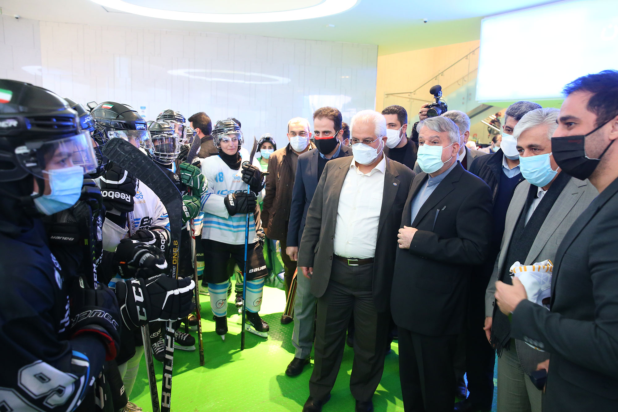 بازدید از تیم ملی هاکی روی یخ و افتتاح سالن بولینگ بازار بزرگ ایران 5