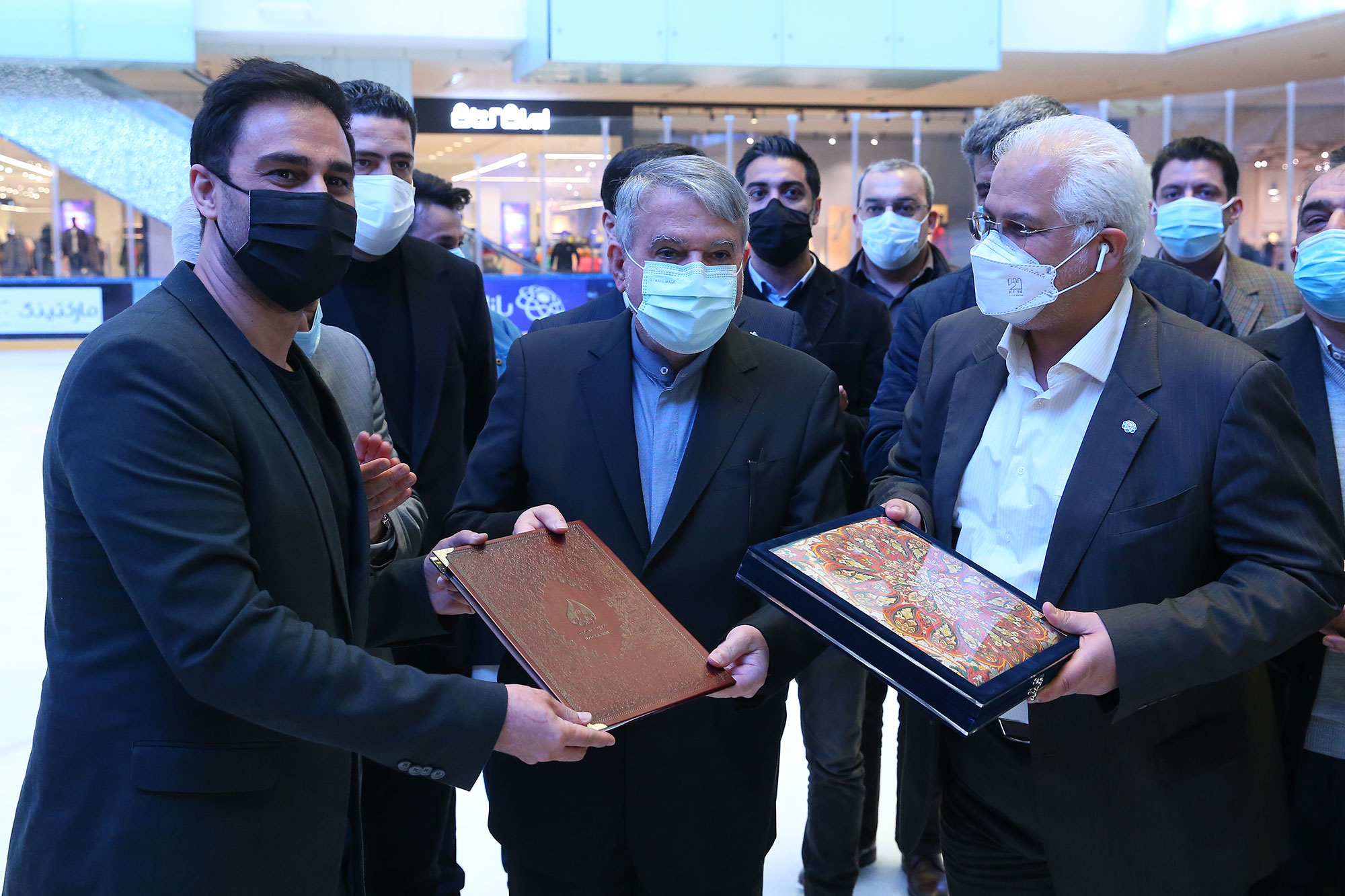 بازدید از تیم ملی هاکی روی یخ و افتتاح سالن بولینگ بازار بزرگ ایران 9