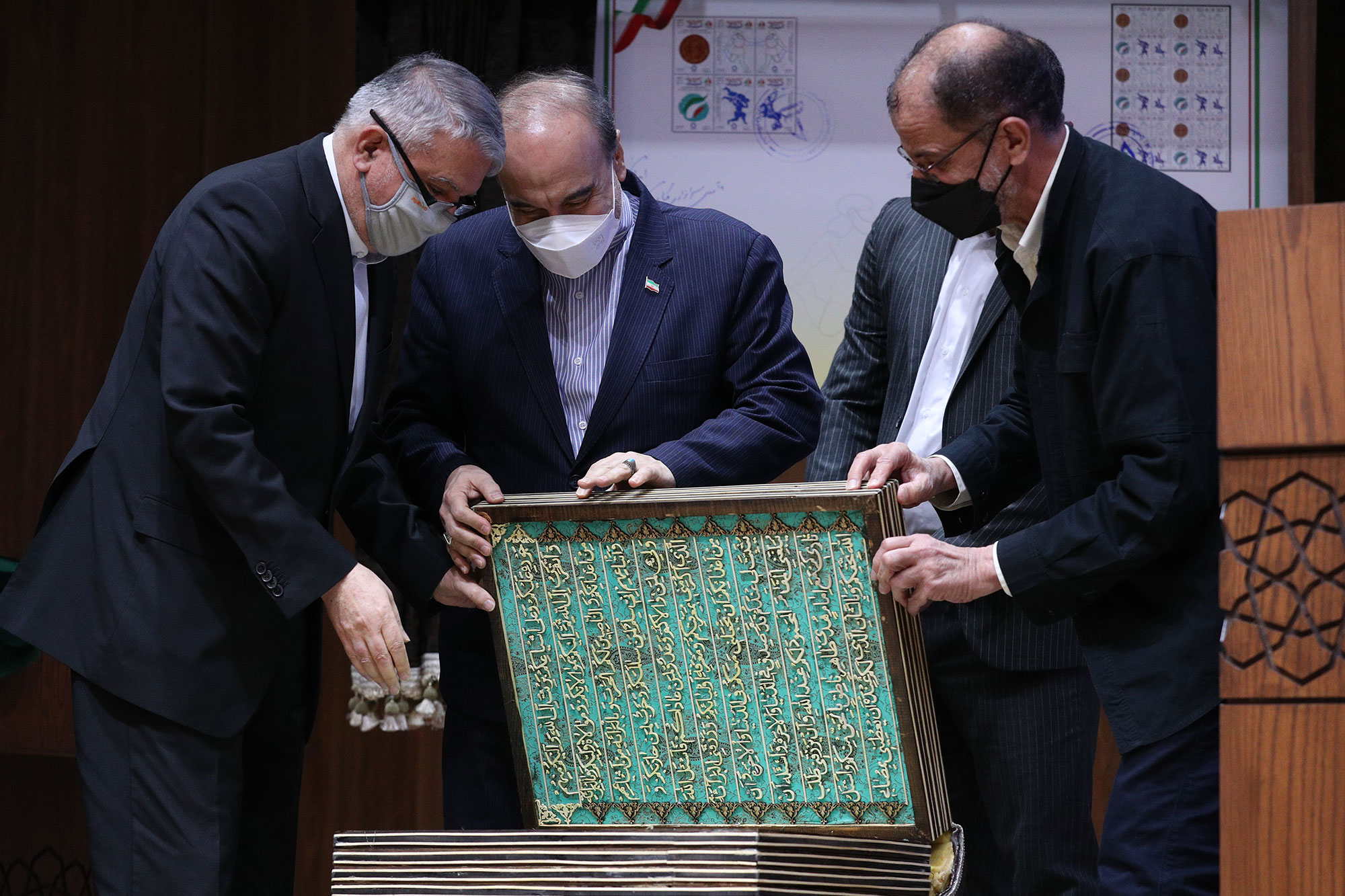 مراسم رونمایی از تمبر و نماد کاروان ورزشی ایران در المپیک توکیو 12