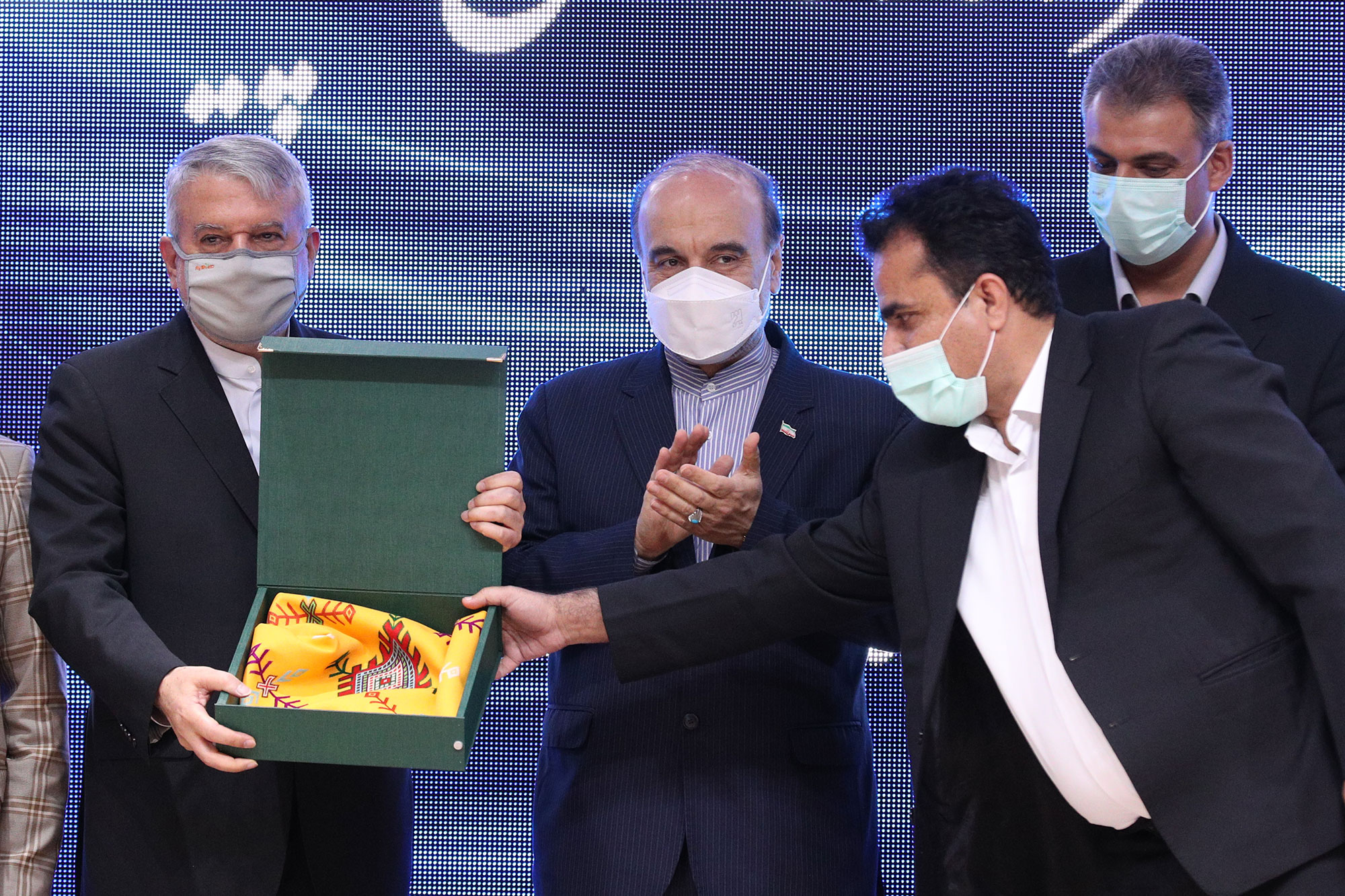 مراسم رونمایی از تمبر و نماد کاروان ورزشی ایران در المپیک توکیو 17