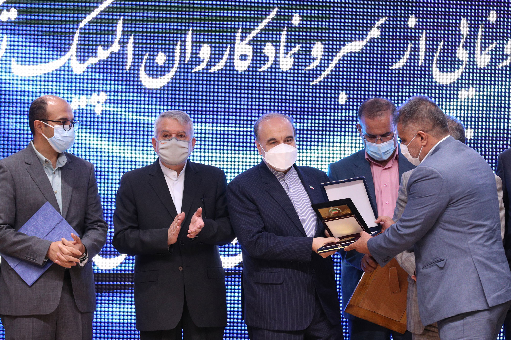 مراسم رونمایی از تمبر و نماد کاروان ورزشی ایران در المپیک توکیو 18