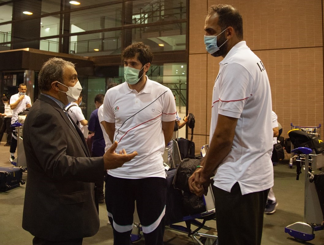 گفتگو سفیر با صمد نیکخواه