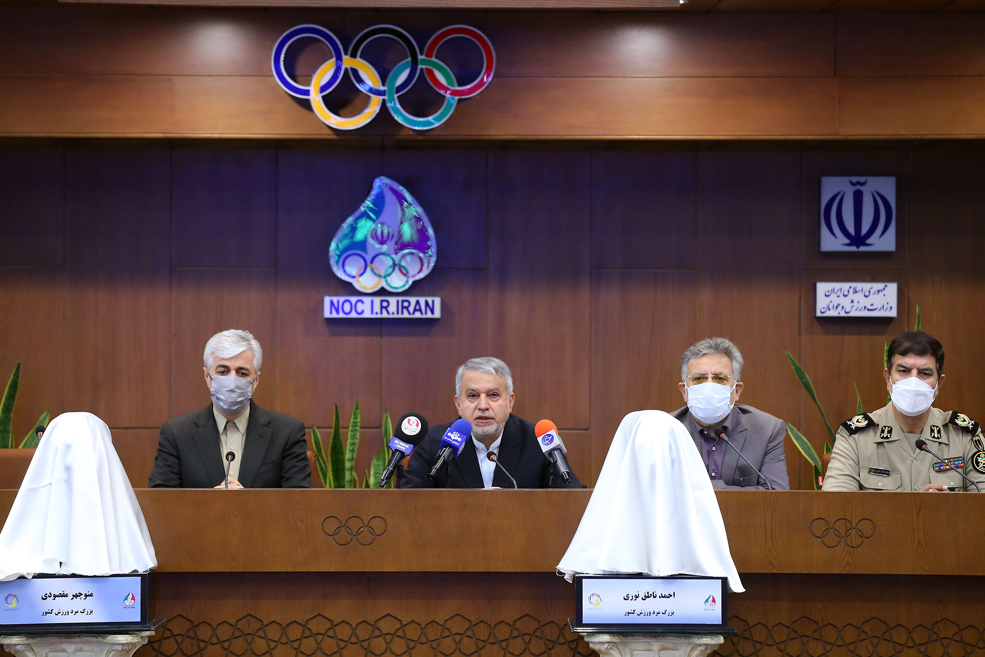 مراسم رونمایی از سردیس نام آوران بوکس کشور 12