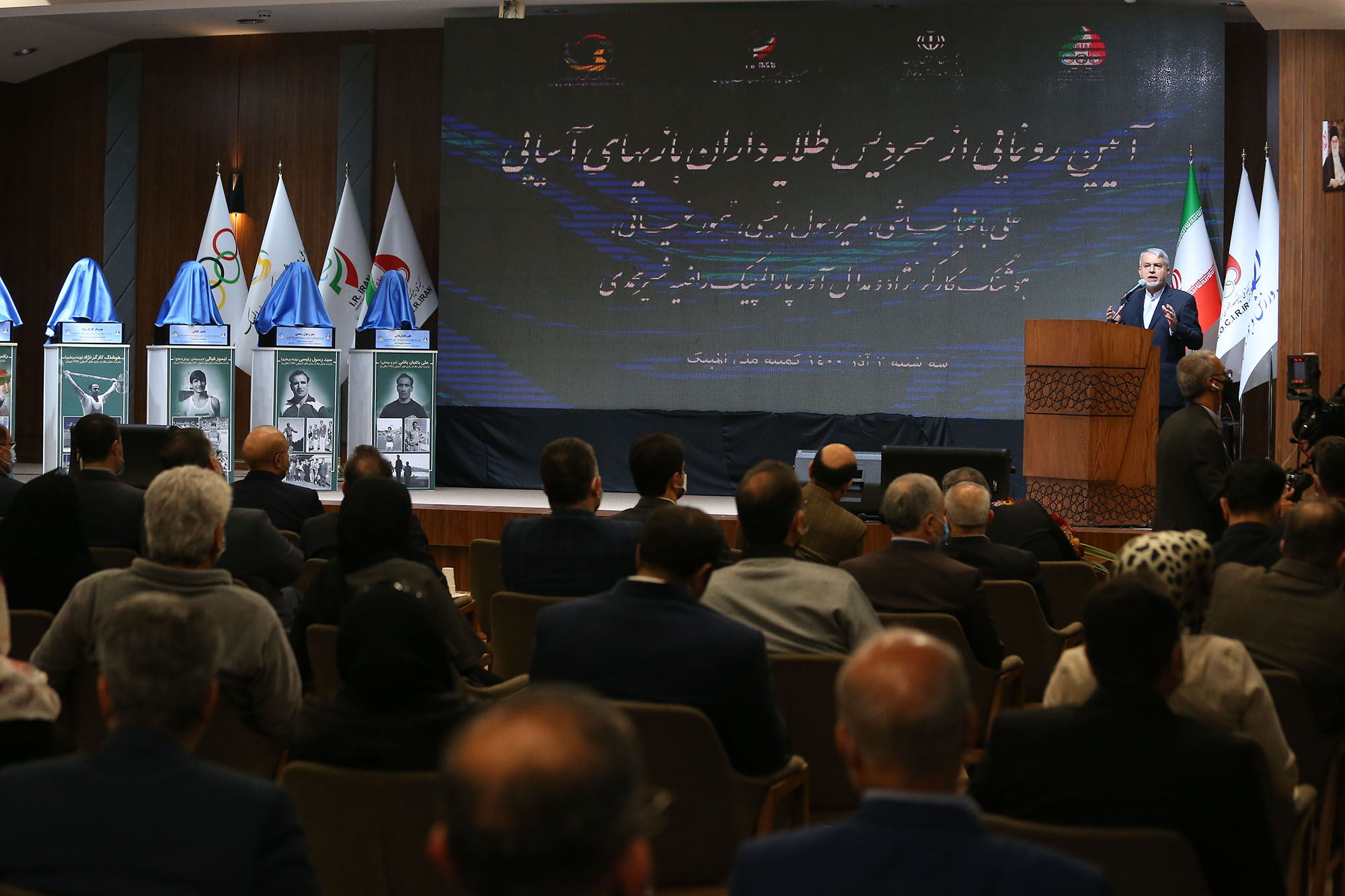 مراسم رونمایی از تندیس قهرمانان ورزش کشور با حضور رییس مجلس شورای اسلامی 31